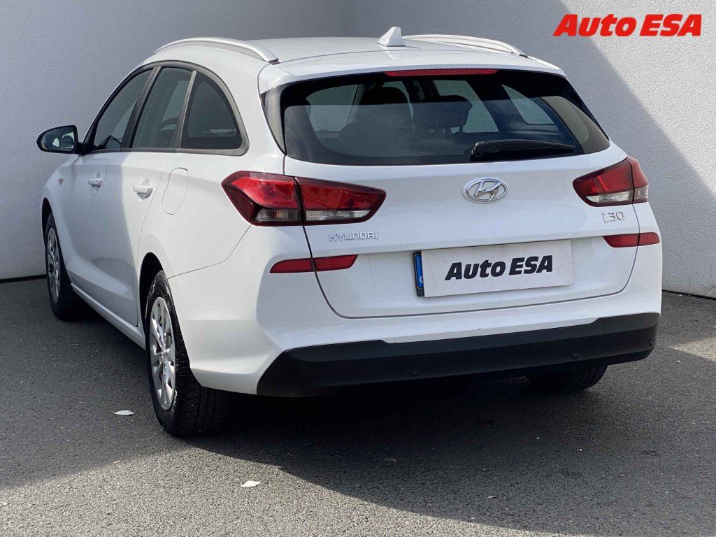 Hyundai i30, 1.6 CRDi,ČR,Smart,AC - fotka 6