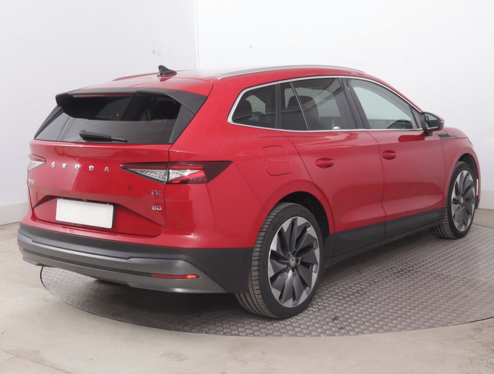 Škoda Enyaq iV, iV 80 (82 kWh), SoH 90% - fotka 5