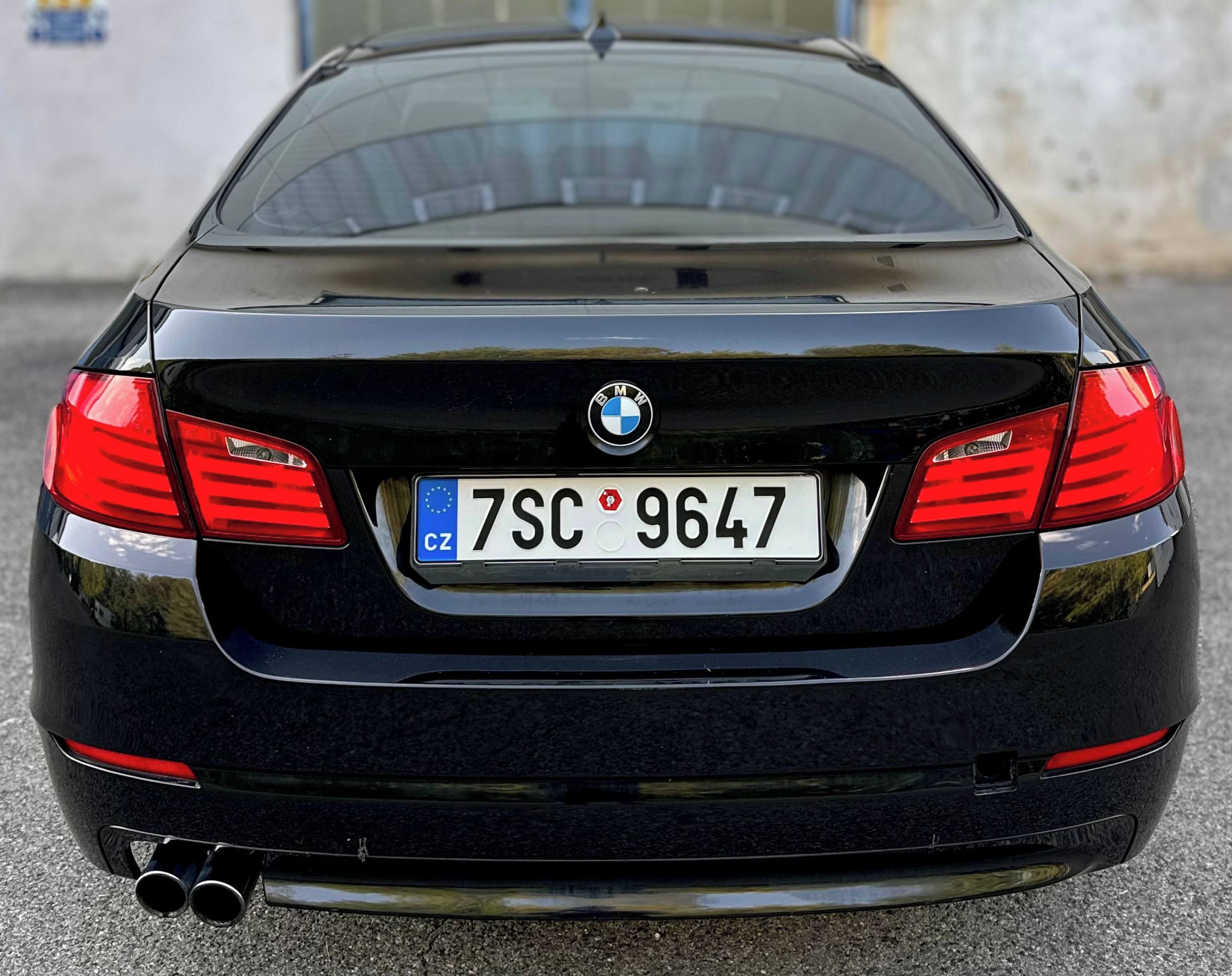 BMW Řada 5, 528i F10 3.0 R6 N[telefon skryt]TK - fotka 5