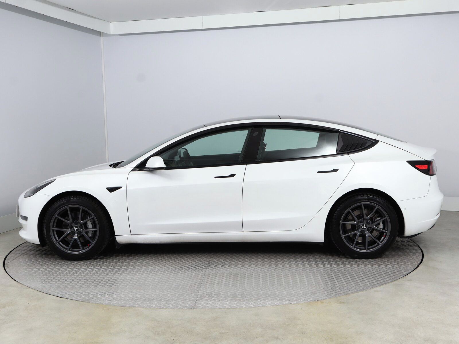 Tesla Model 3, Long Range 4WD 74kWh, SoH 90% - fotka 3