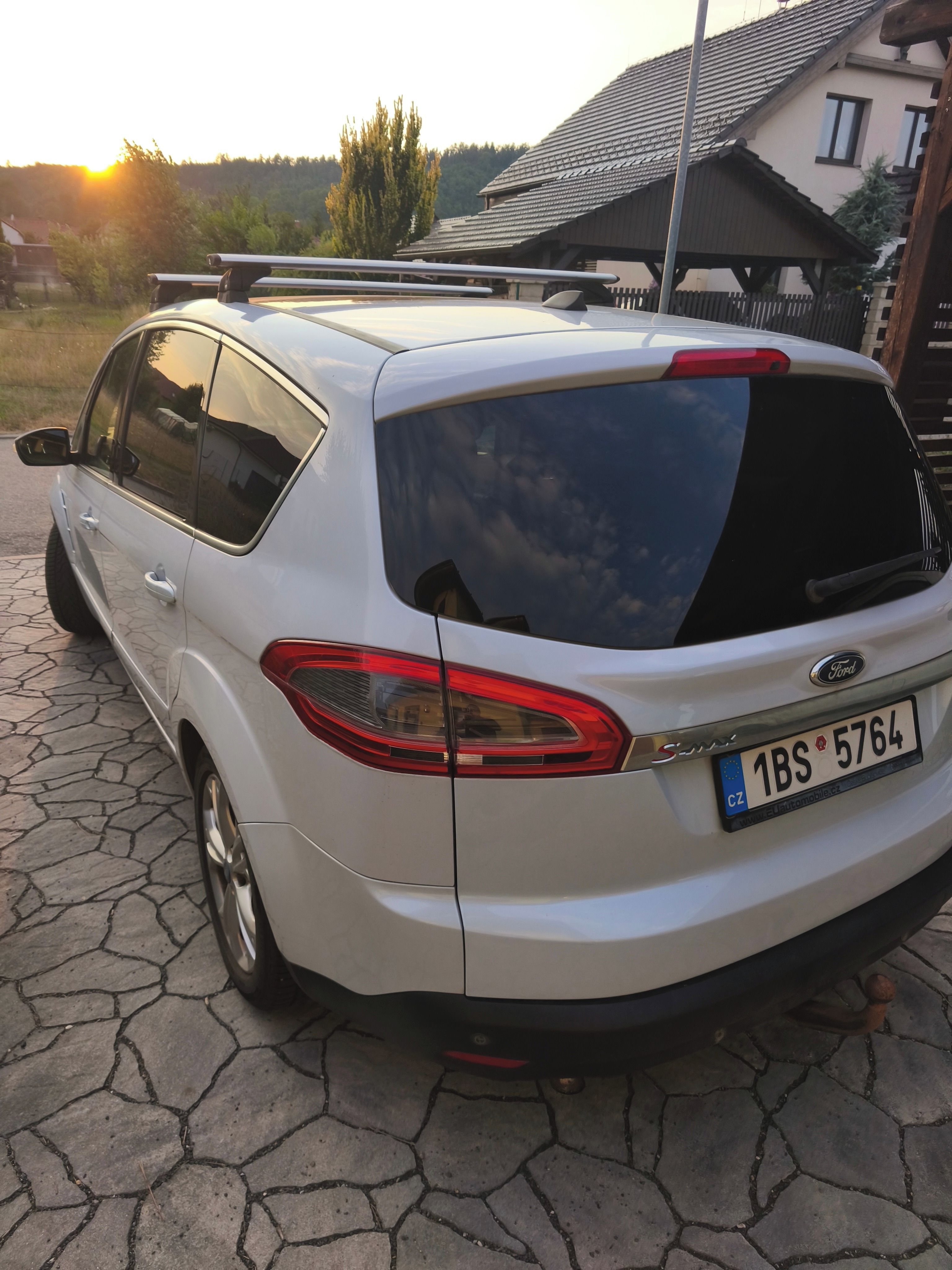 Ford S-MAX, 2.0TDCi,Titanium,7 míst,Tažné - fotka 6