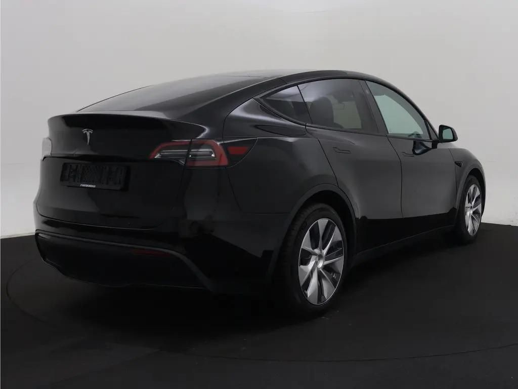 Tesla Model Y, SR RWD LFP 220kW 1.Maj DPH - fotka 2