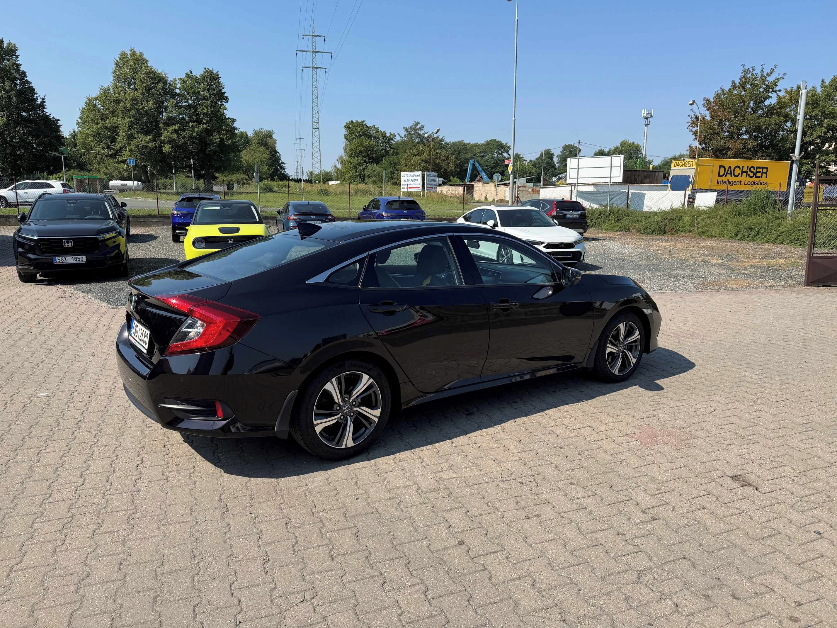 Honda Civic, 1,5 Elegance 6MT - fotka 5