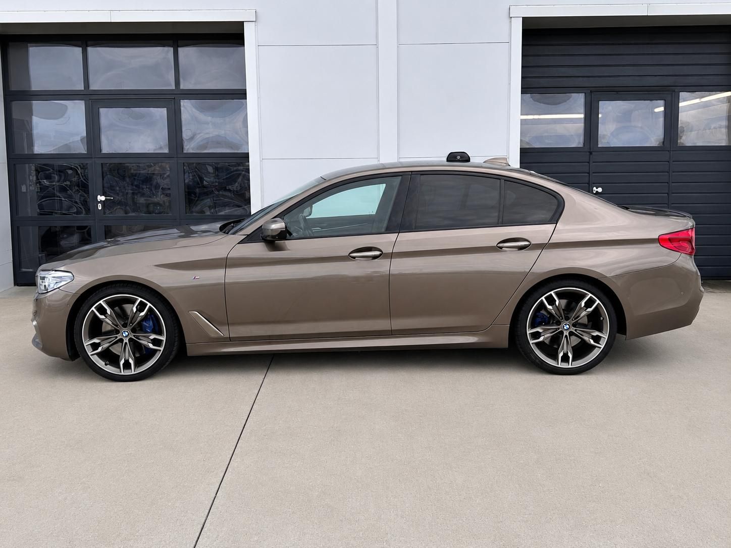 BMW Řada 5, M550d xDrive - fotka 3