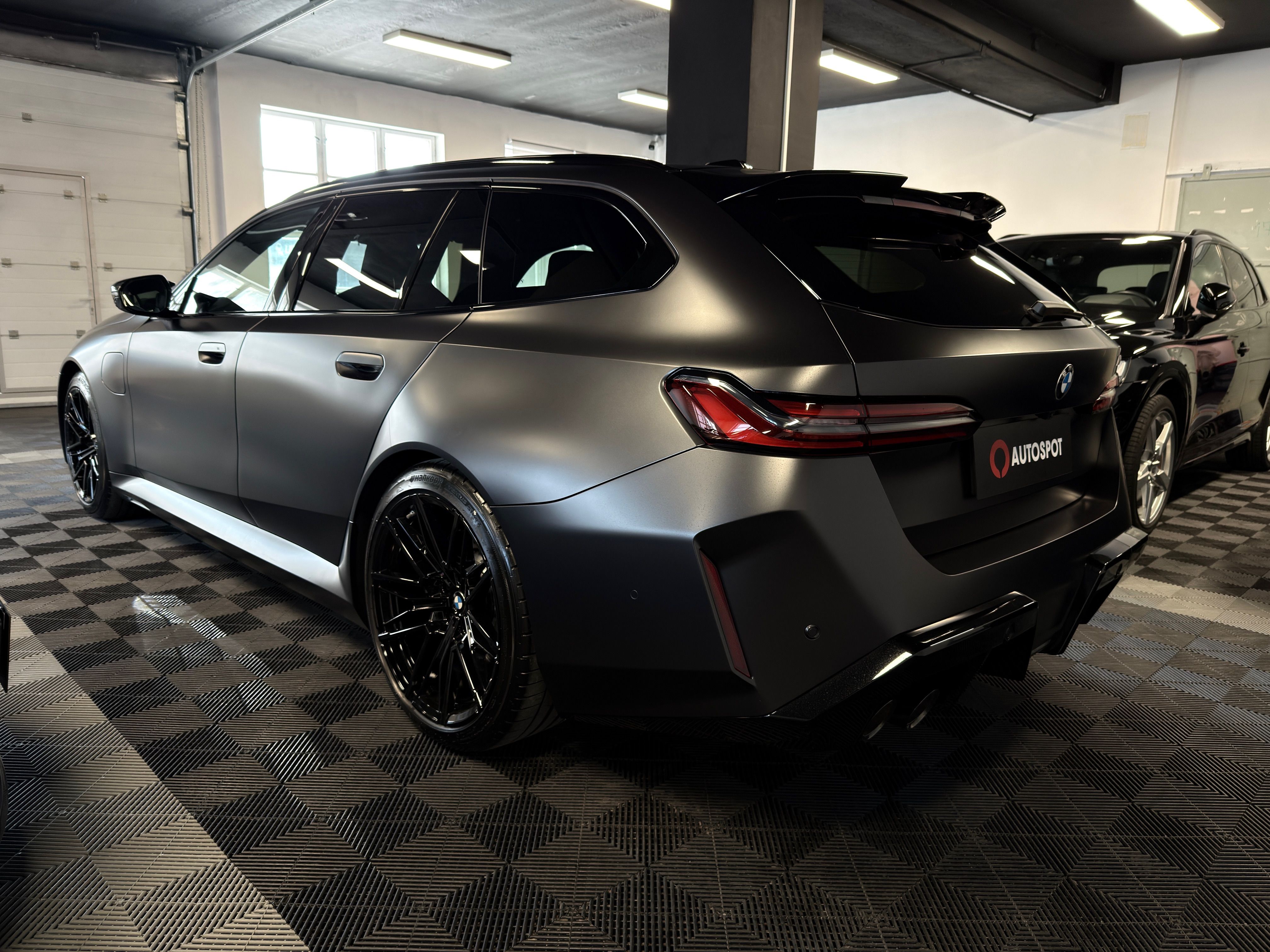 BMW M5, Touring xDrive - fotka 4