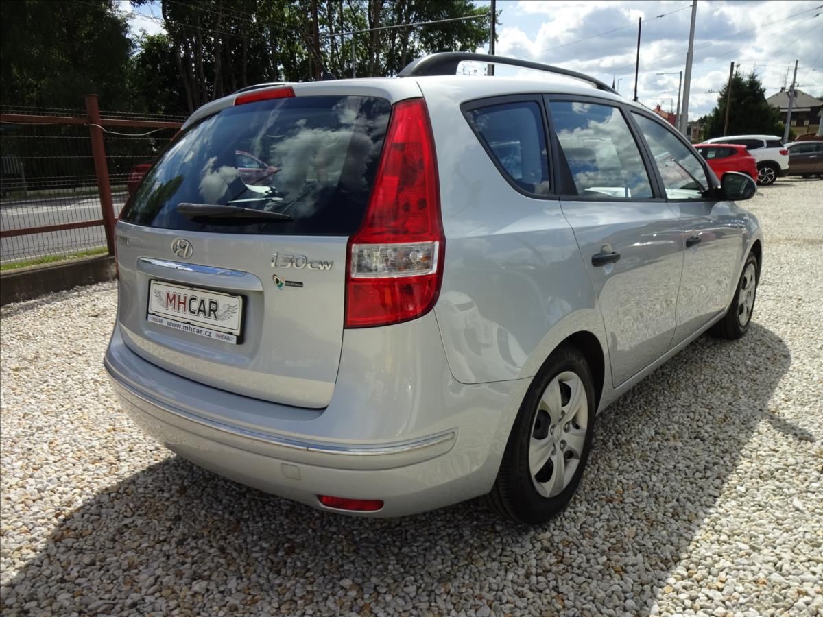 Hyundai i30, 1,4i 16V 80kW LPG COMBI - fotka 6