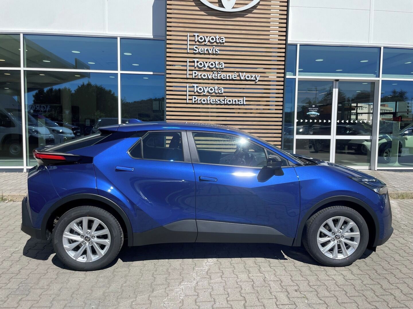 Toyota C-HR, 1,8 Comfort Business - fotka 4