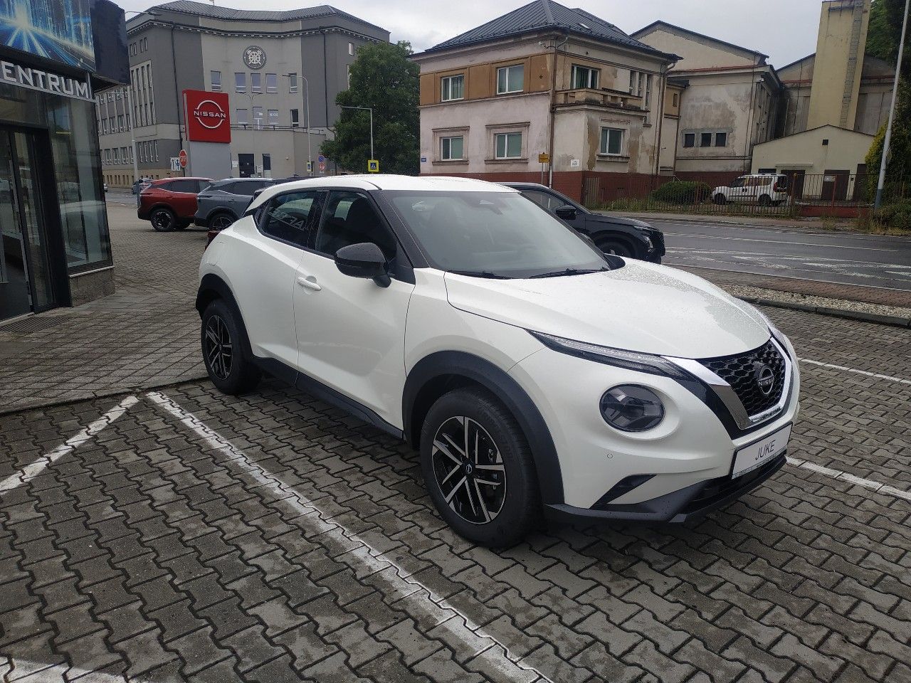 Nissan Juke, 1.0 DIG-T, 114k, 7AT, NA CESTĚ - fotka 3