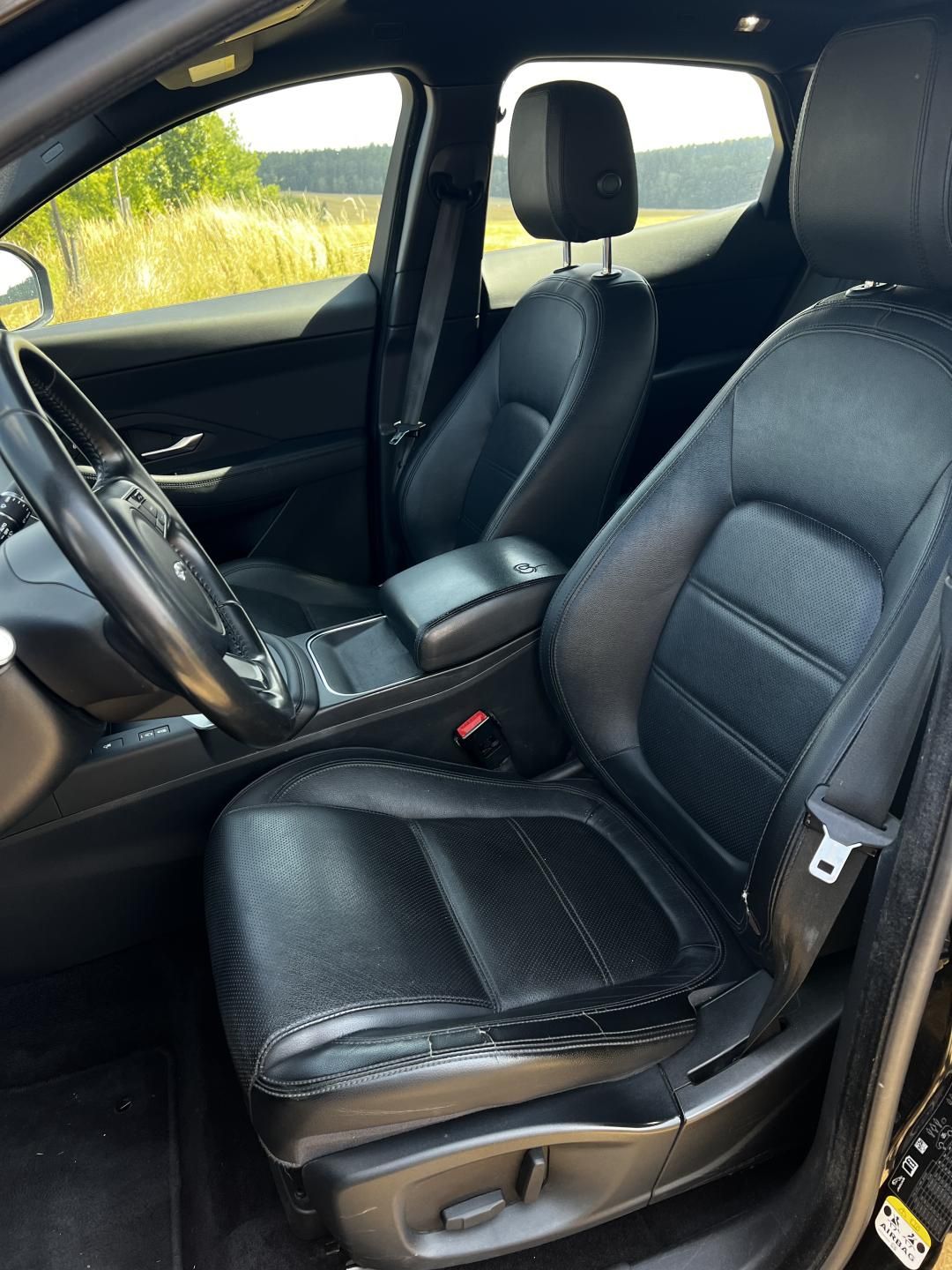 Jaguar E-Pace, 2.0T 147kW AWD 1.Maj Panorama - fotka 5