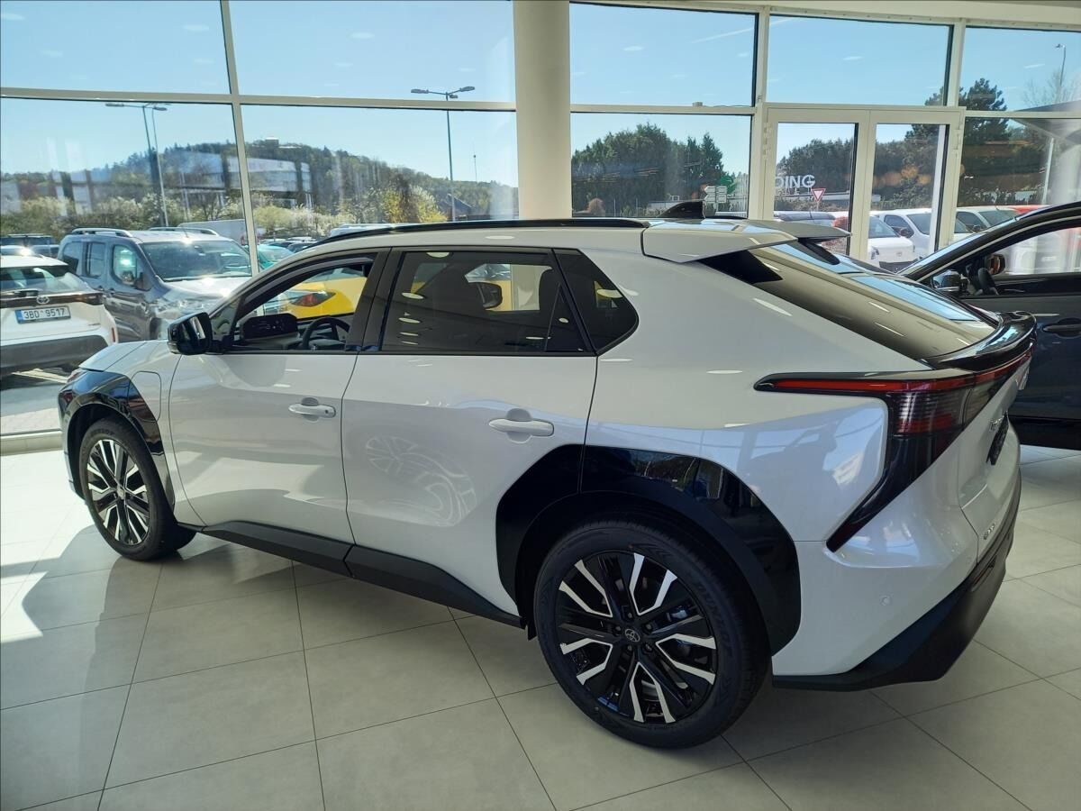Toyota bZ4X, Executive - fotka 3