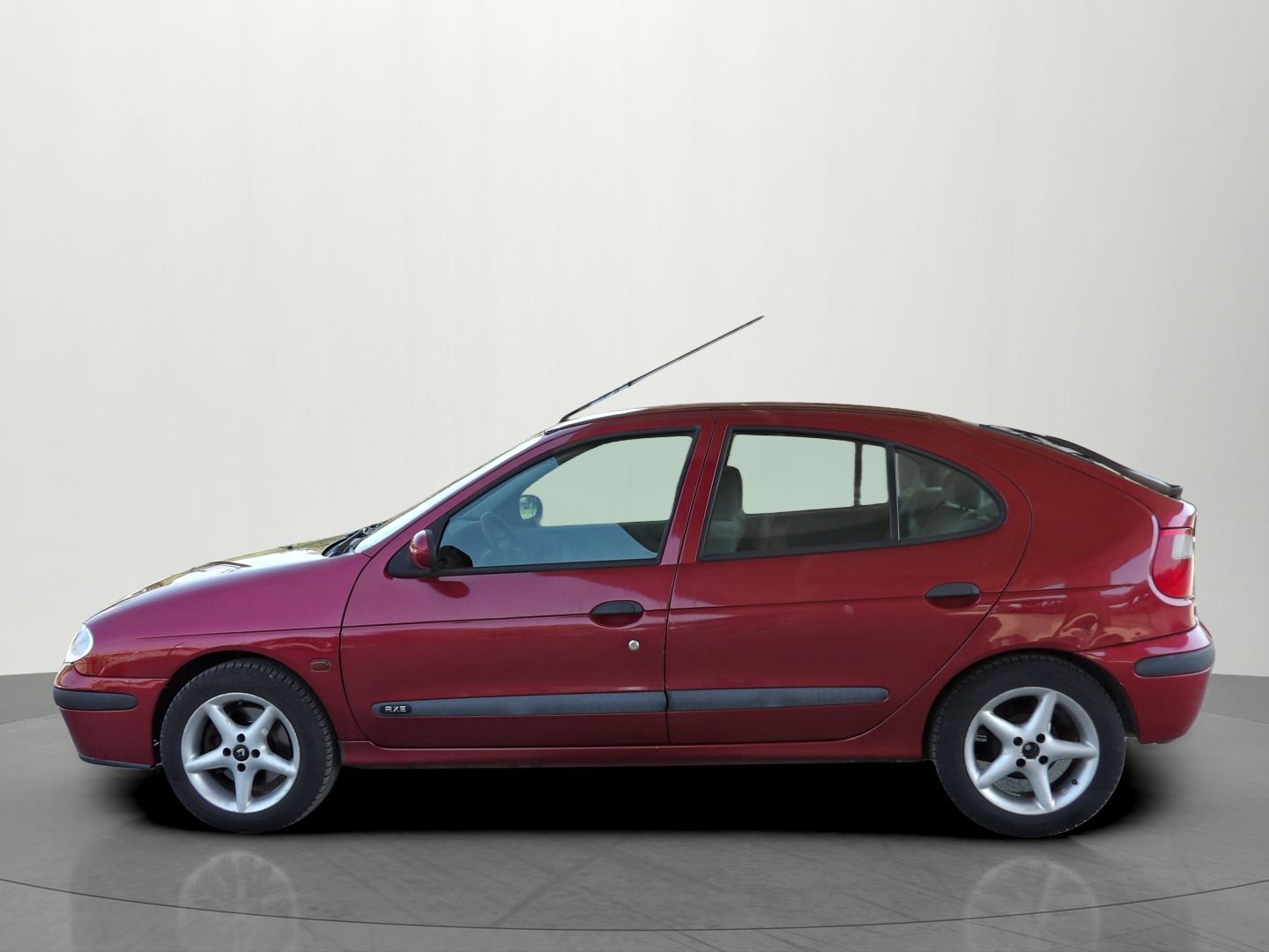 Renault Mégane, 1.6i 16v 79kW Klima Alu - fotka 2