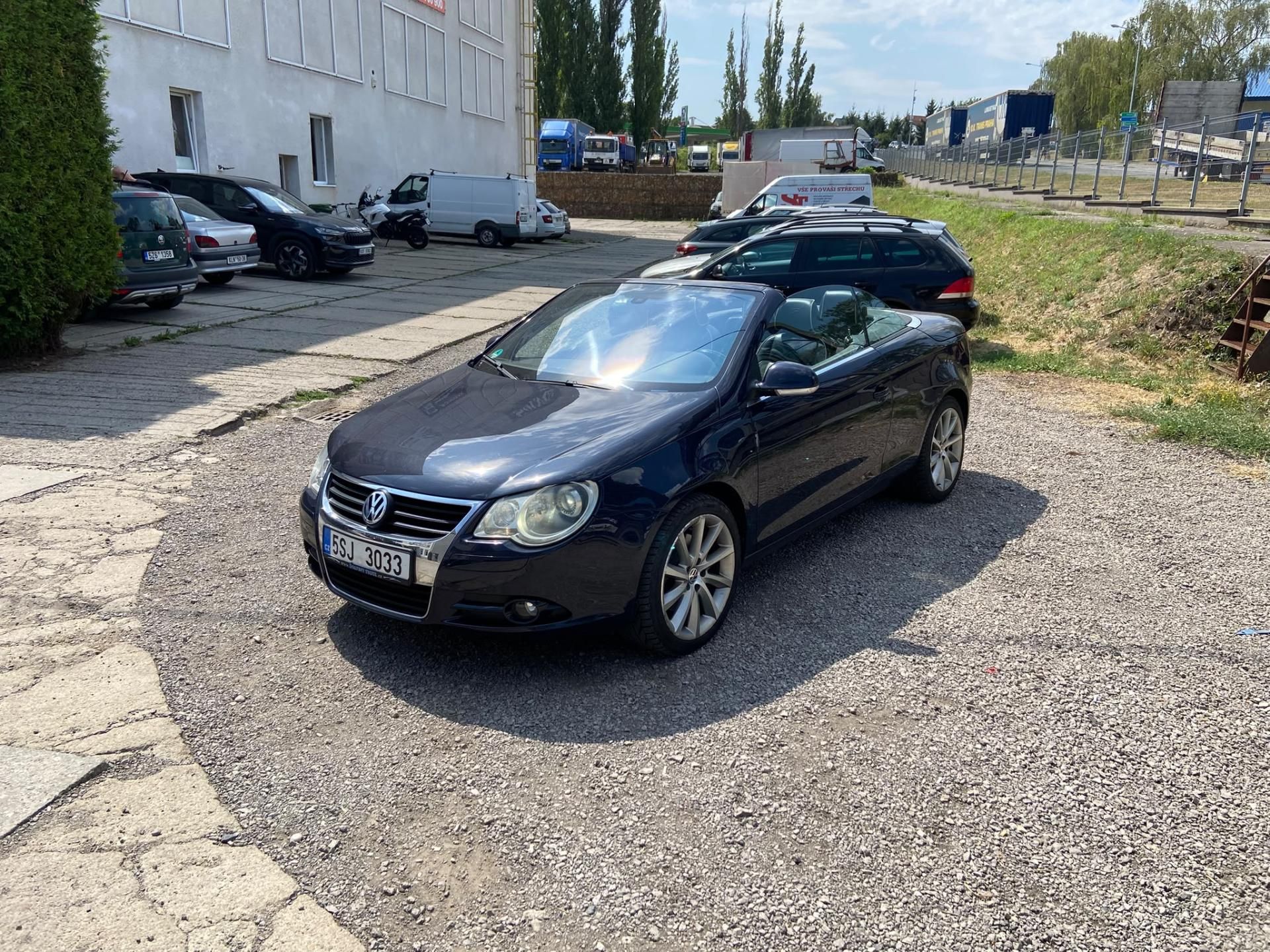 Volkswagen Eos, 2.0 TDi 103kW, kabriolet - fotka 2