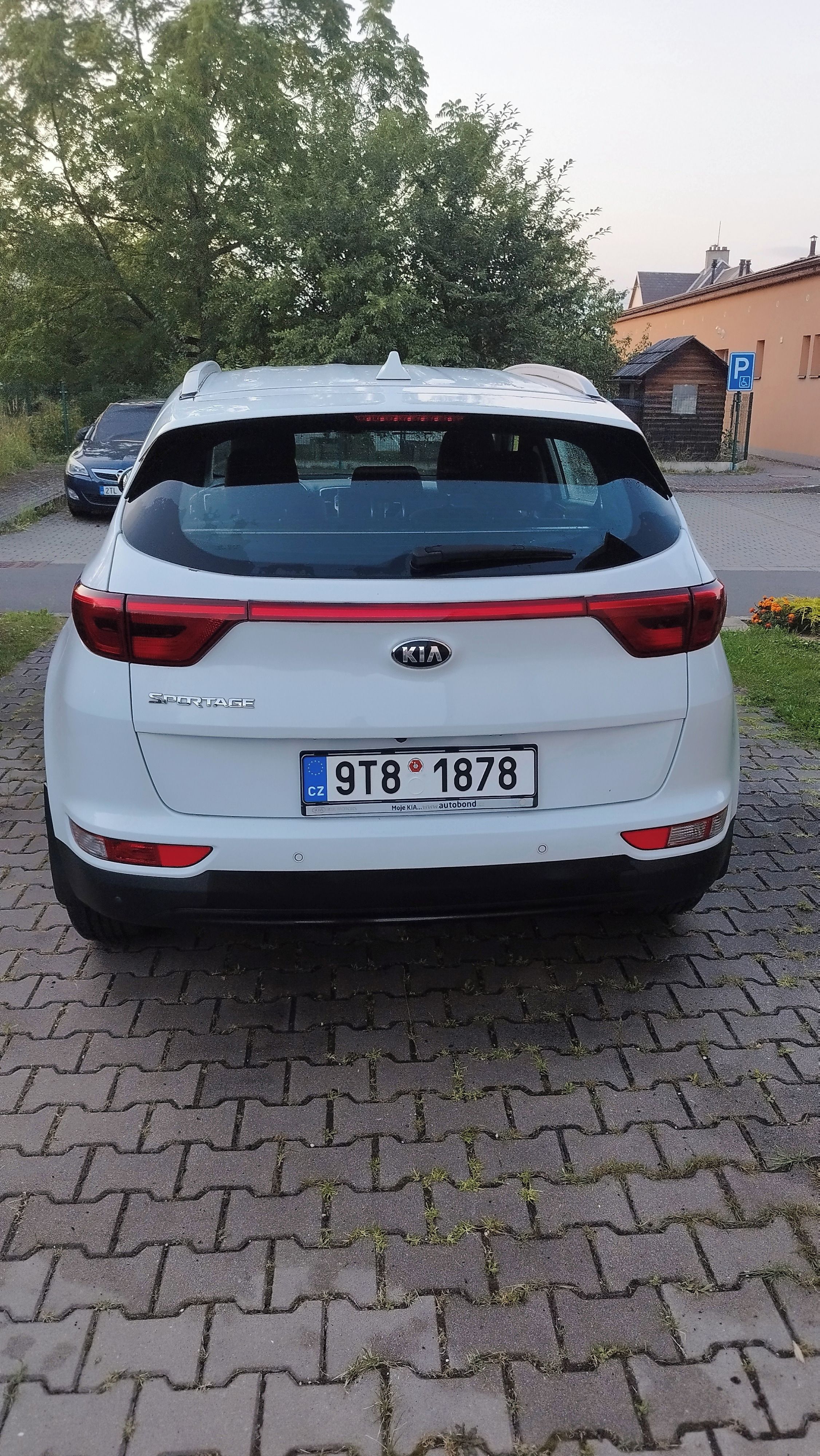 Kia Sportage, 1,6 GDI, exclusive - fotka 3