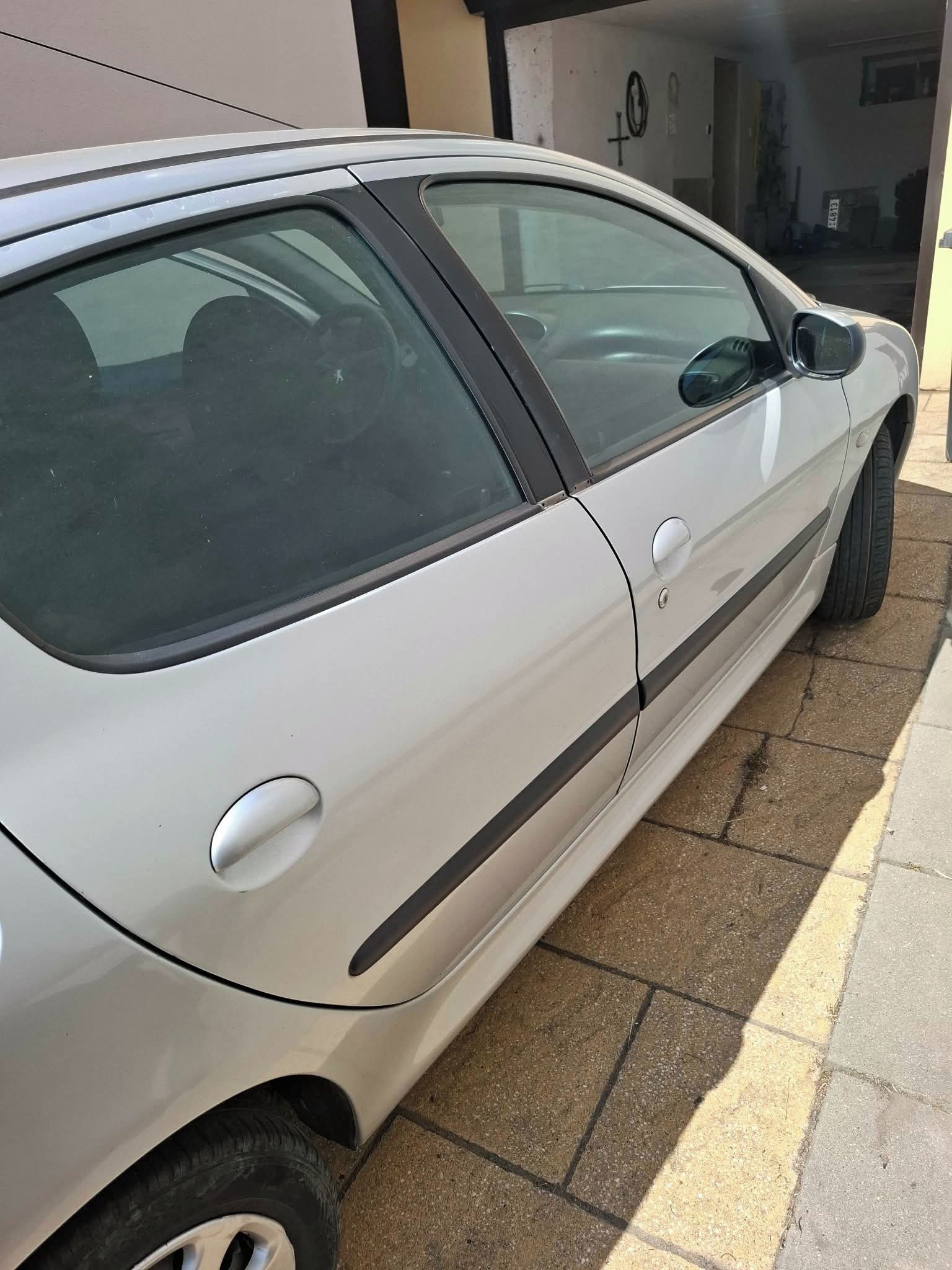 Peugeot 206, Peugeot 206 1,4 benzín - fotka 4