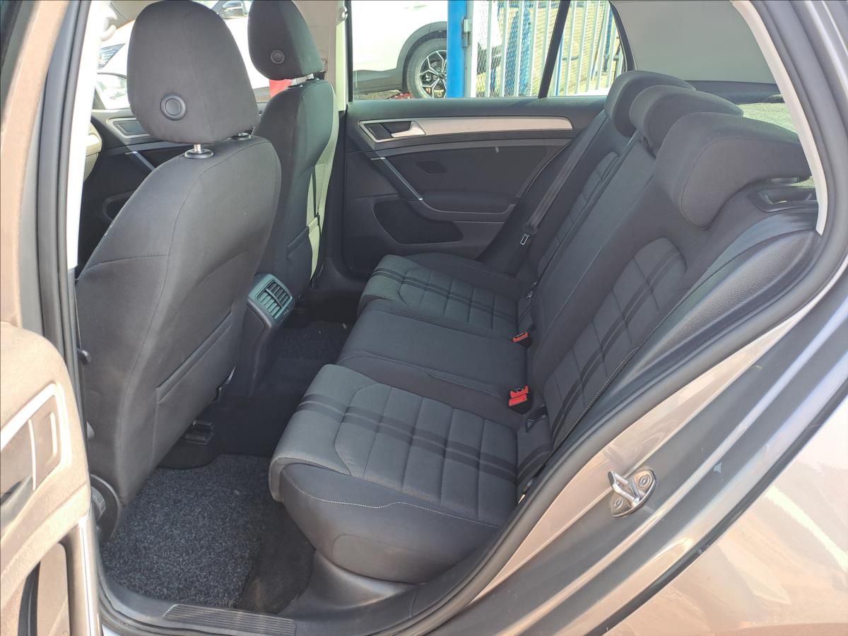 Volkswagen Golf, 1,2 TSI DSG - fotka 6