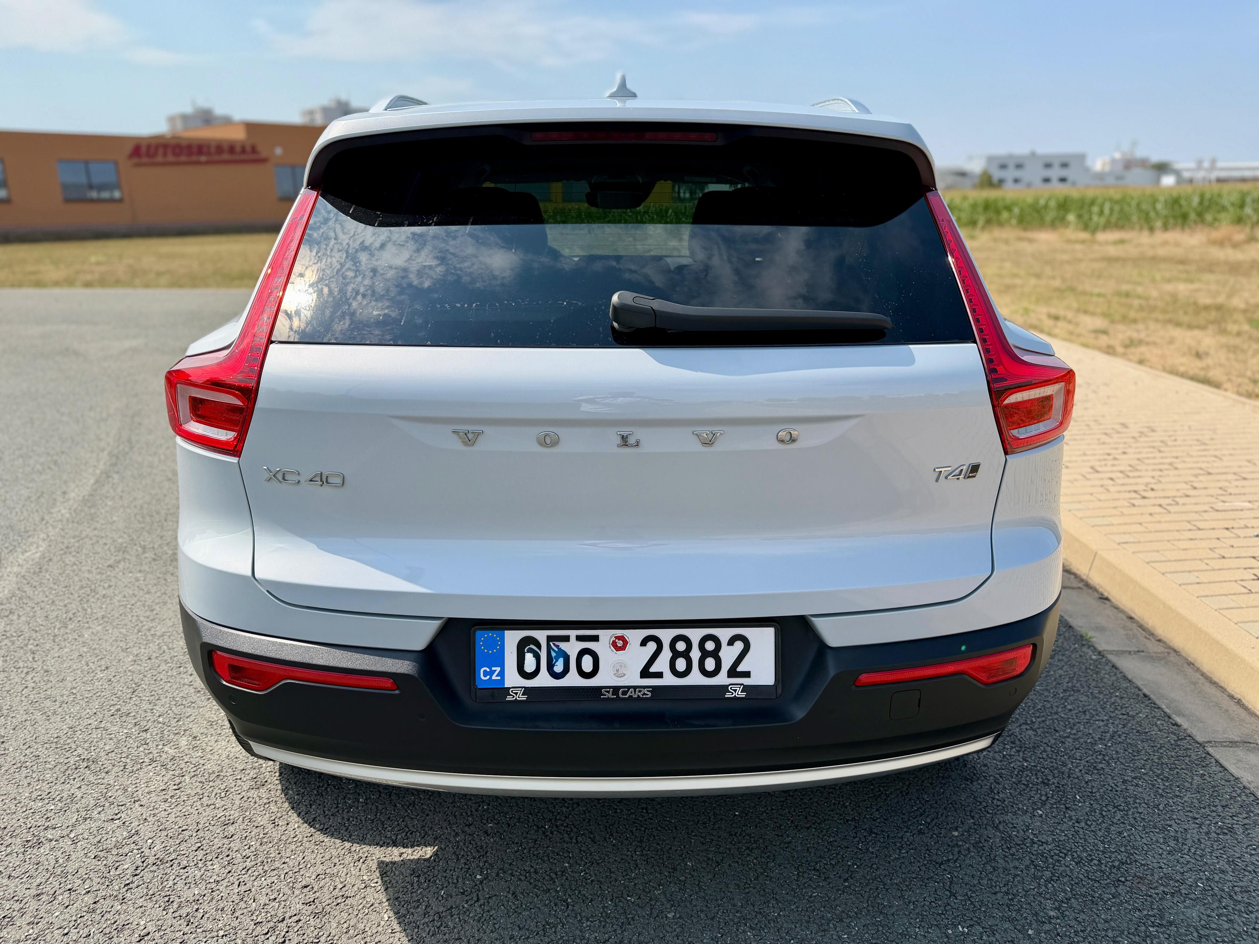 Volvo XC40, 2.0 T4 4X4 360K KŮŽE ČR DPH! - fotka 4