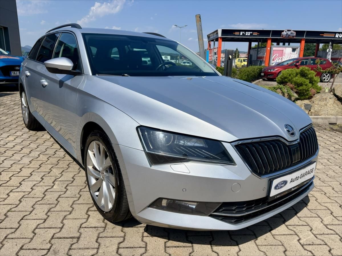 Škoda Superb, 2,0 TDI  Style Navi bi-Xenon - fotka 4