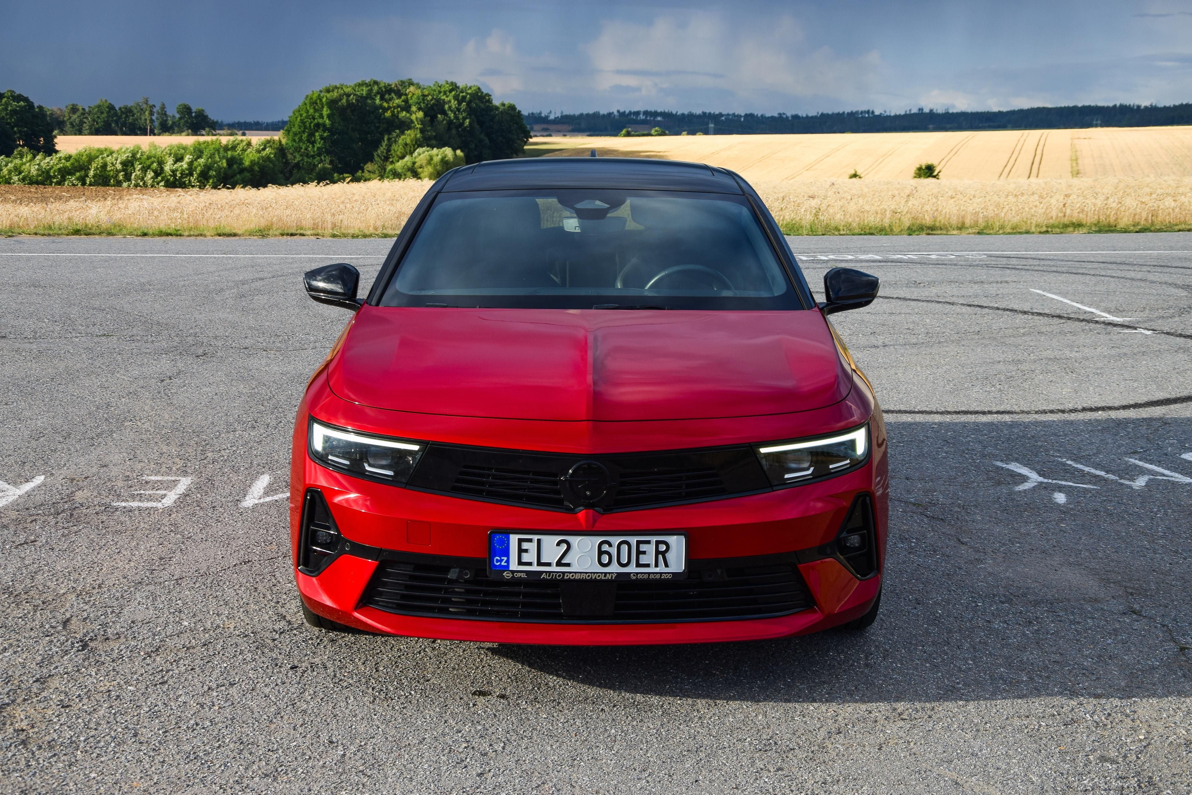 Opel Astra, Opel Astra 1.6 Plug-in Hybrid - fotka 2