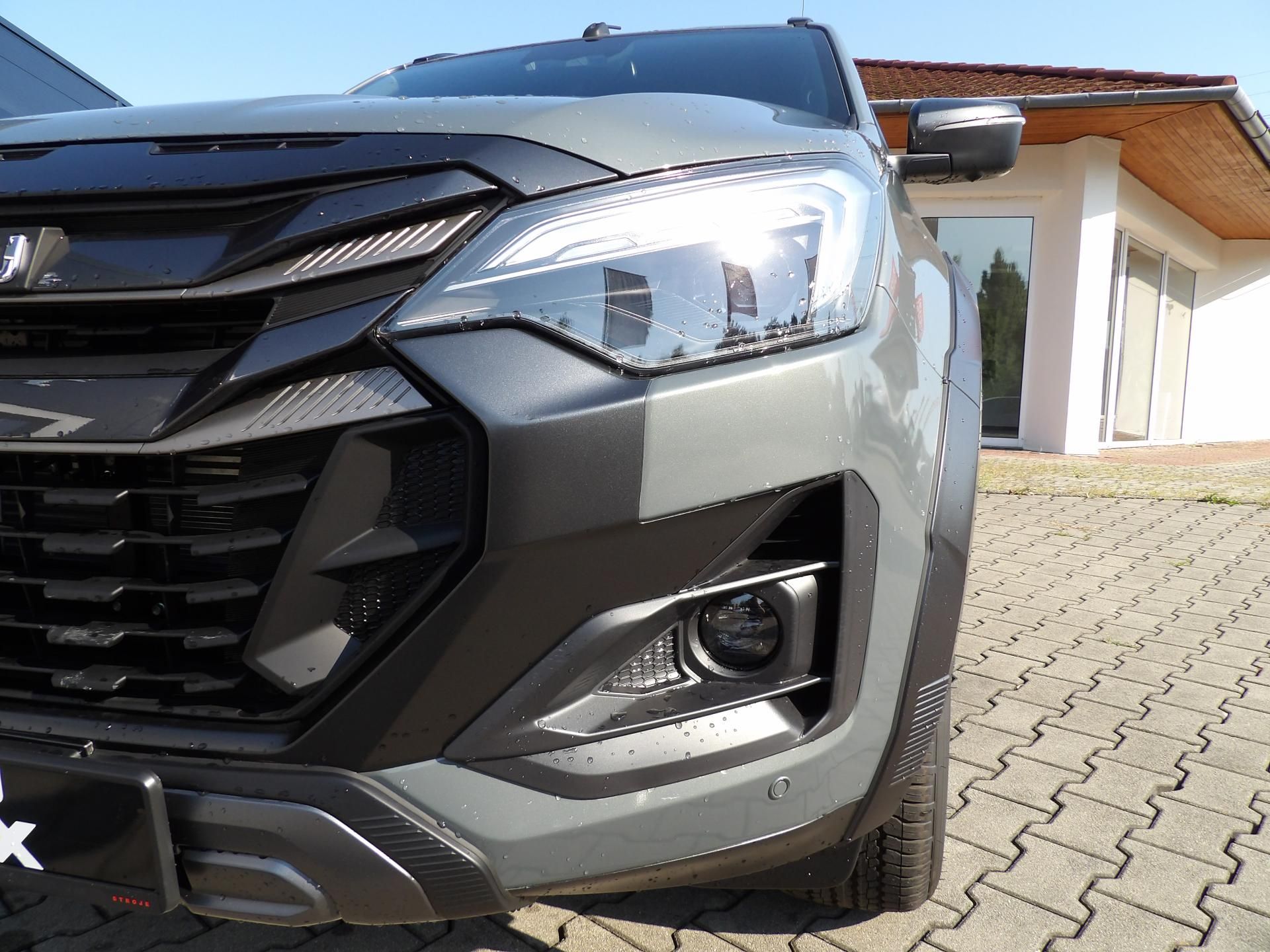 Isuzu D-Max, V-Cross 2.2L 163K 4x4 8st. A/T - fotka 5