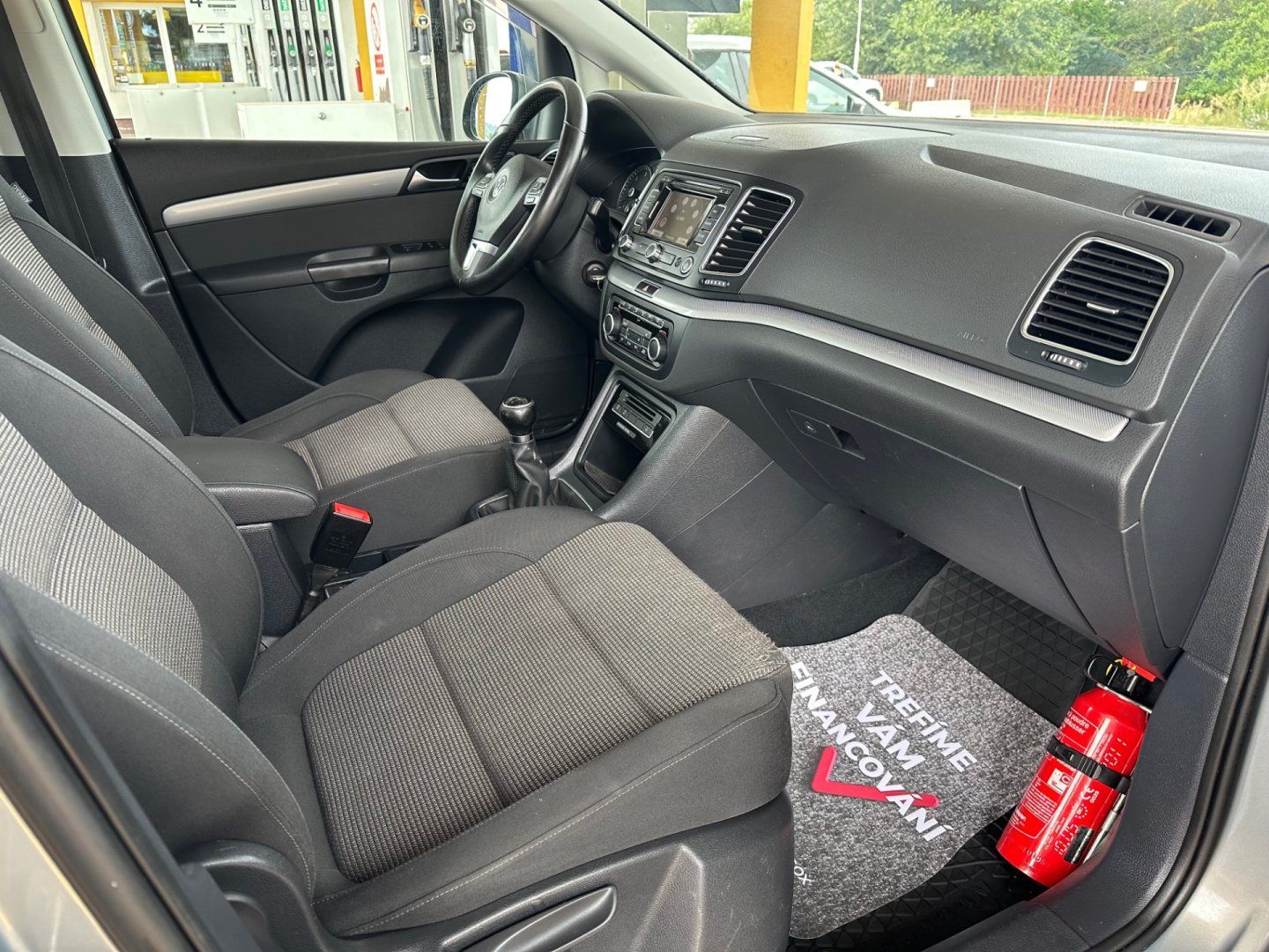 Volkswagen Sharan, 2.0TDi NAVI, PO SERVISU - fotka 6
