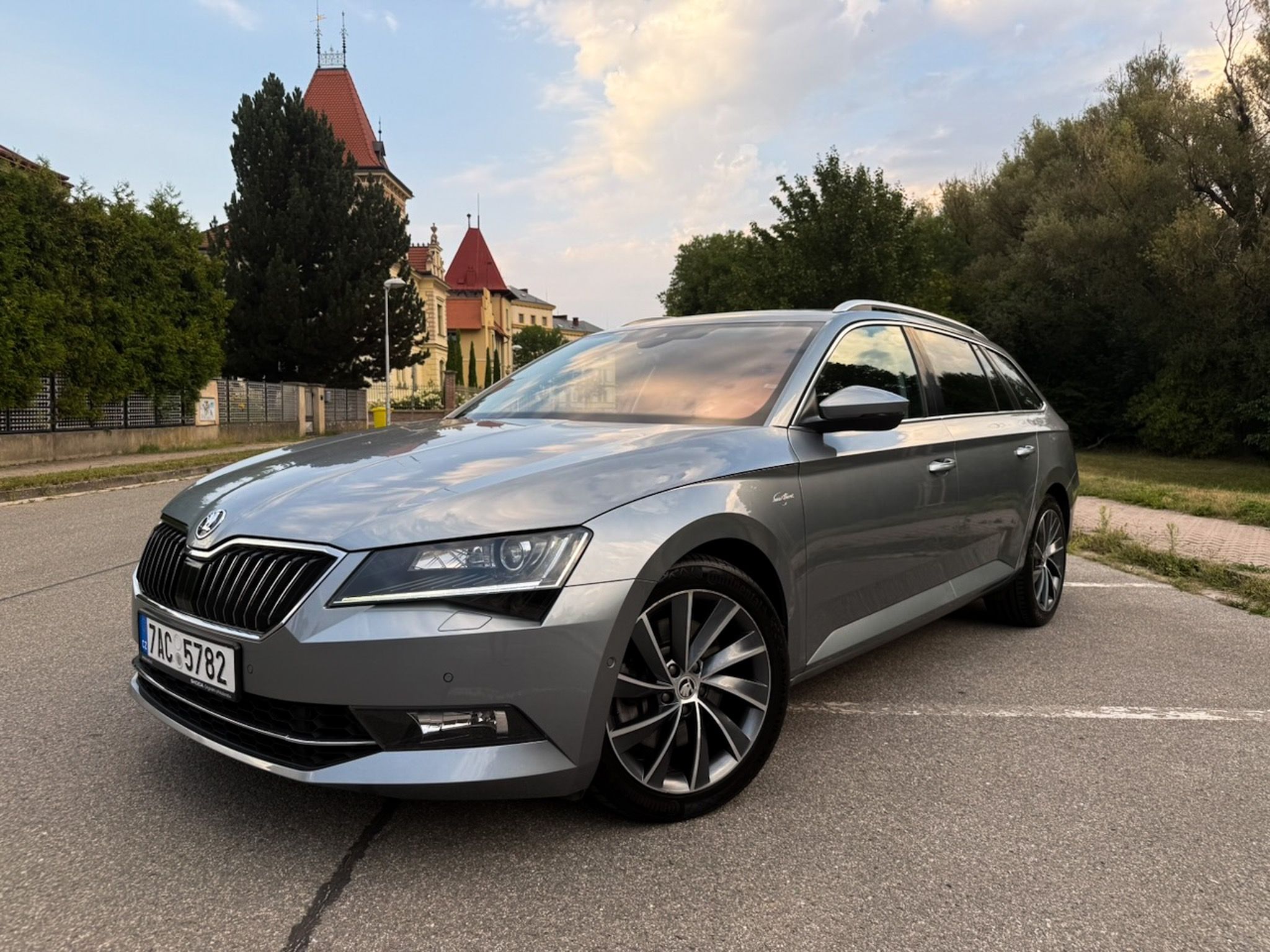 Škoda Superb, 2.0TSI,4x4,L&K,206kw,DCC,tažné