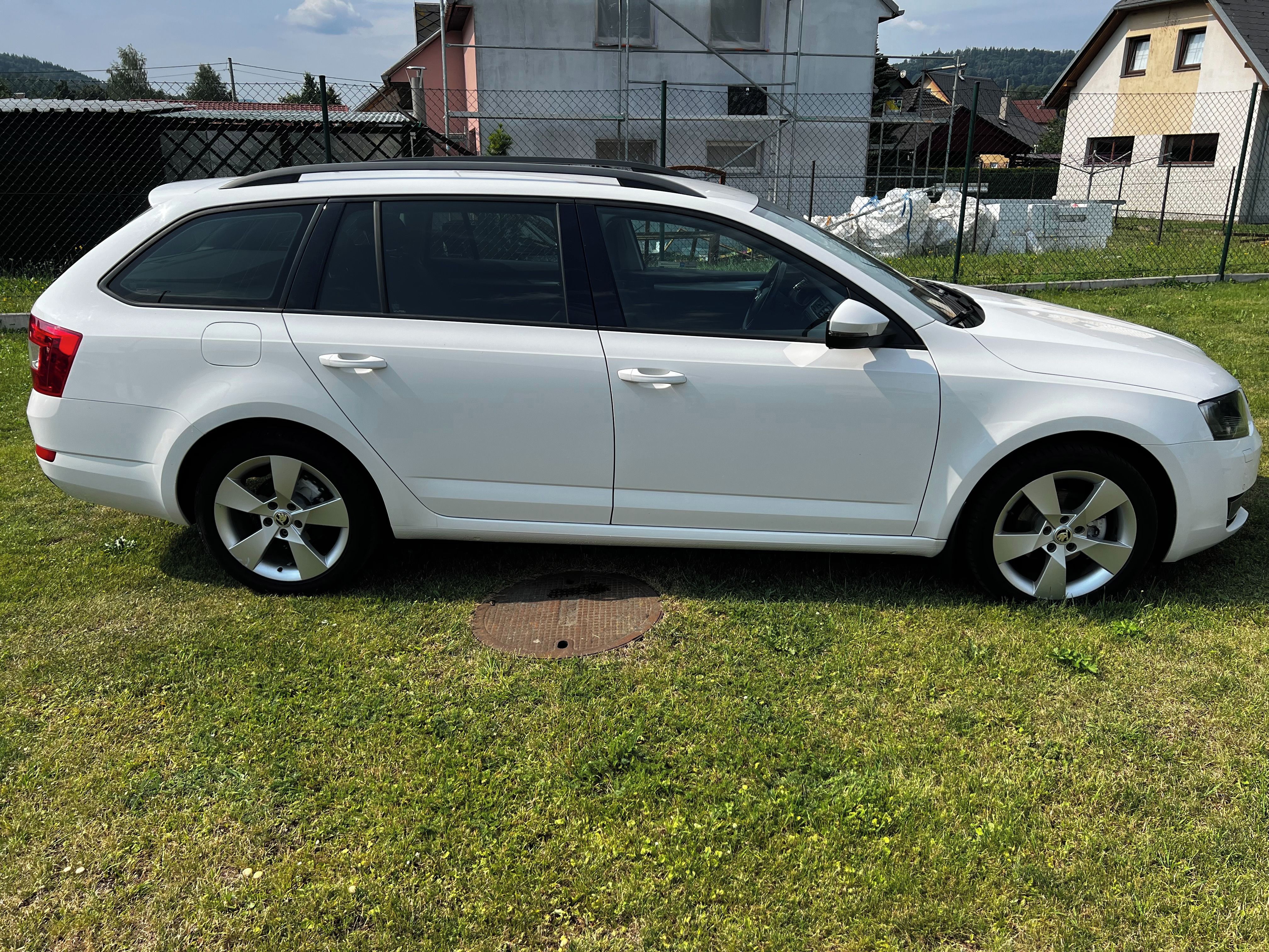 Škoda Octavia, kombi 1.6TDi ELEGANCE - fotka 4