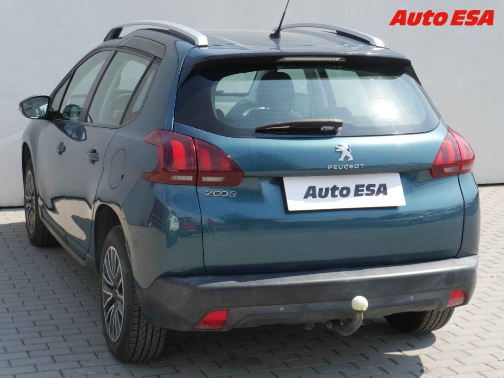 Peugeot 2008, 1.2i,1.maj,ČR - fotka 6
