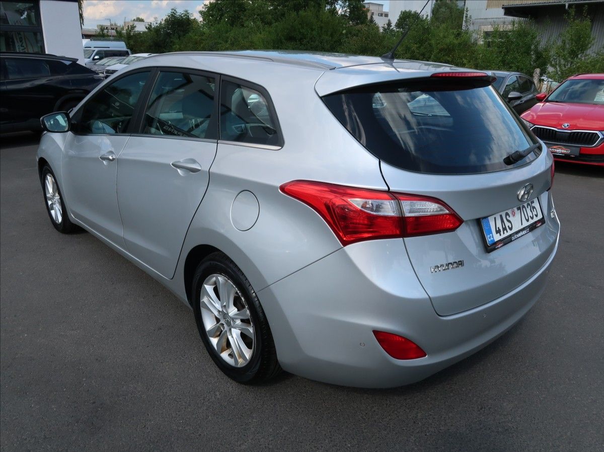 Hyundai i30, 1,6 GDi,99kW,NovéČR,Aut.klima - fotka 4