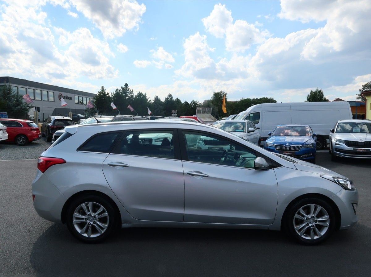 Hyundai i30, 1,6 GDi,99kW,NovéČR,Aut.klima - fotka 5