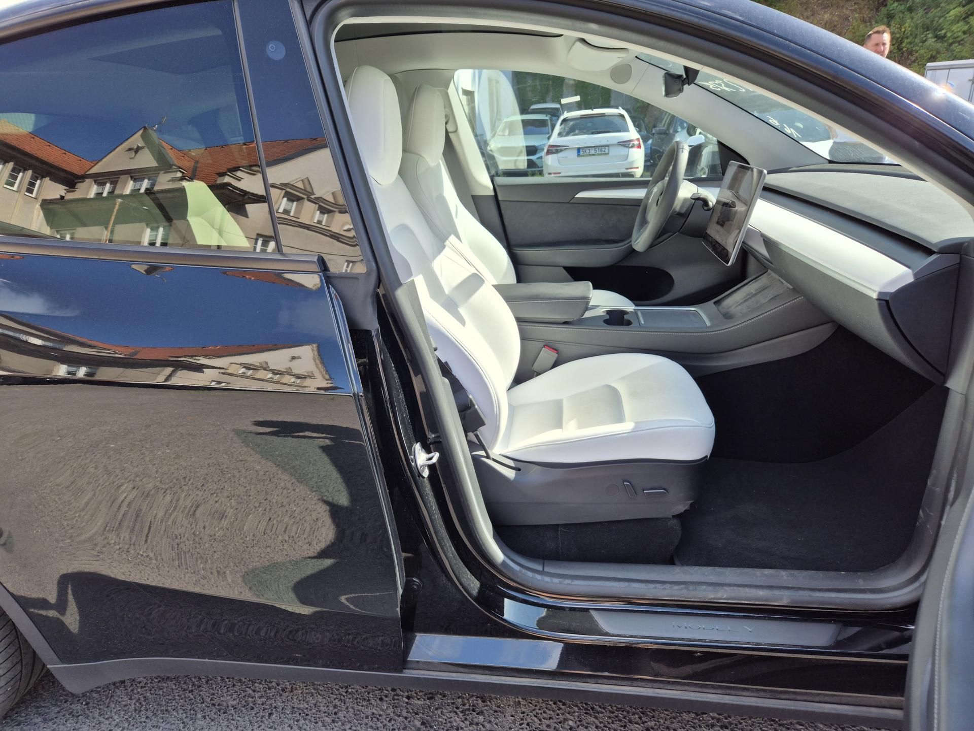 Tesla Model Y, RWD 220kw TZ 92,5 % - fotka 3