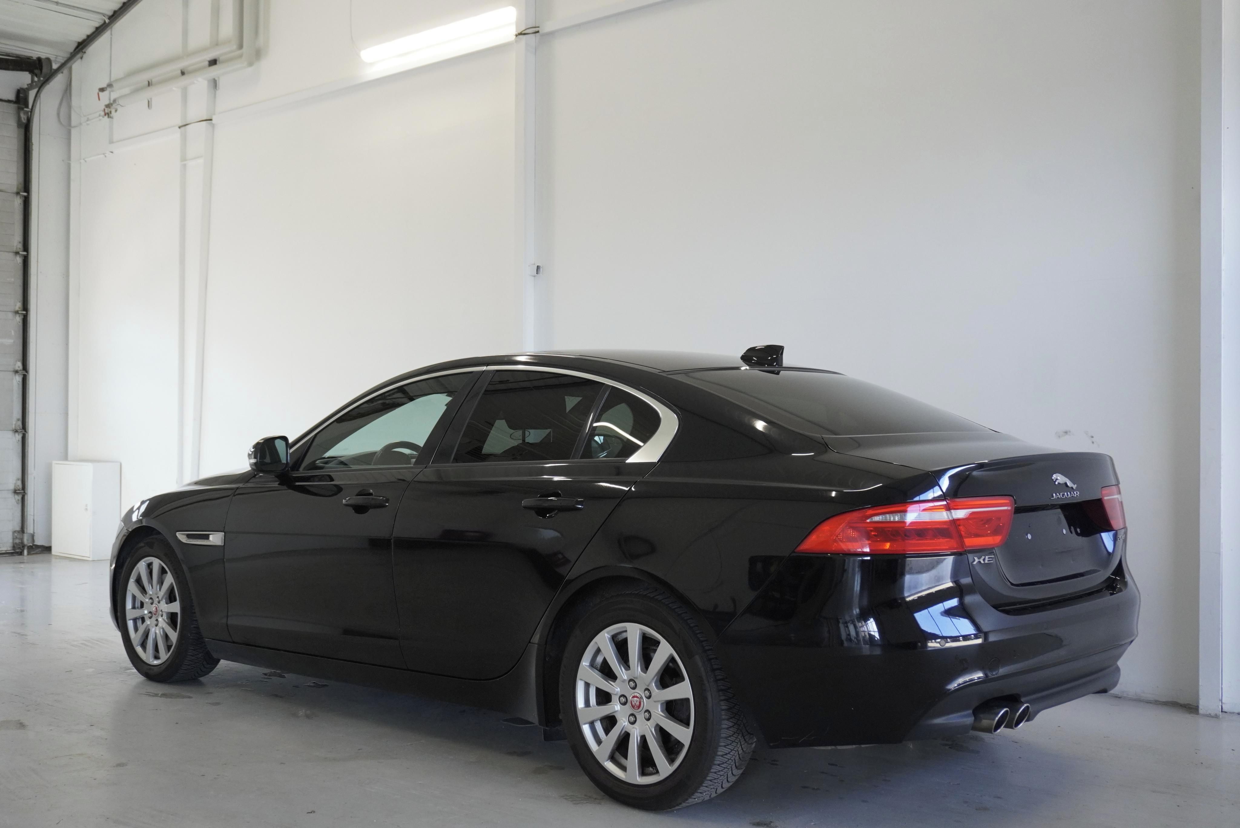 Jaguar XE, 2.0D - fotka 3