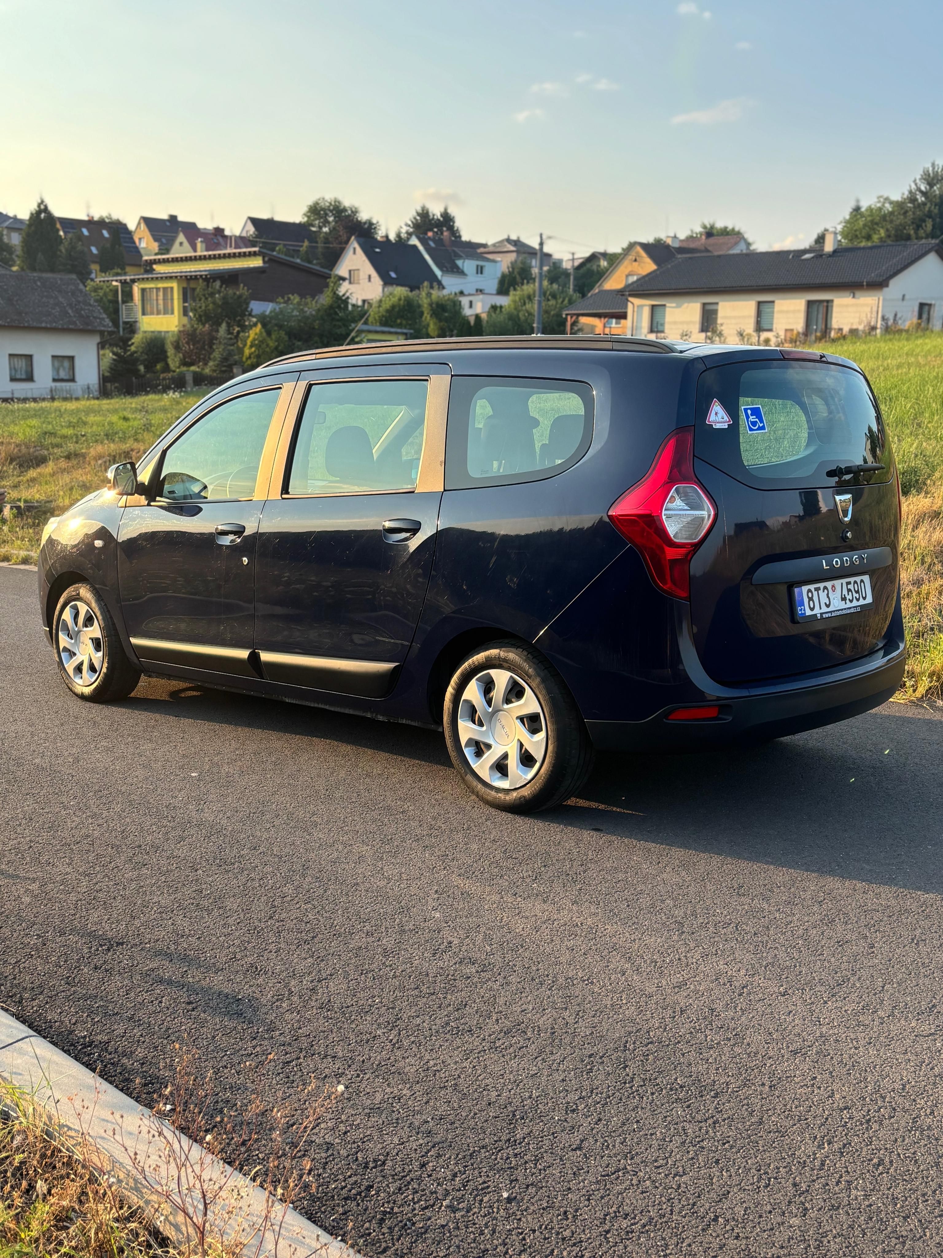 Dacia Lodgy, 1.6i, 1.maj.,nové ČR, servis - fotka 2