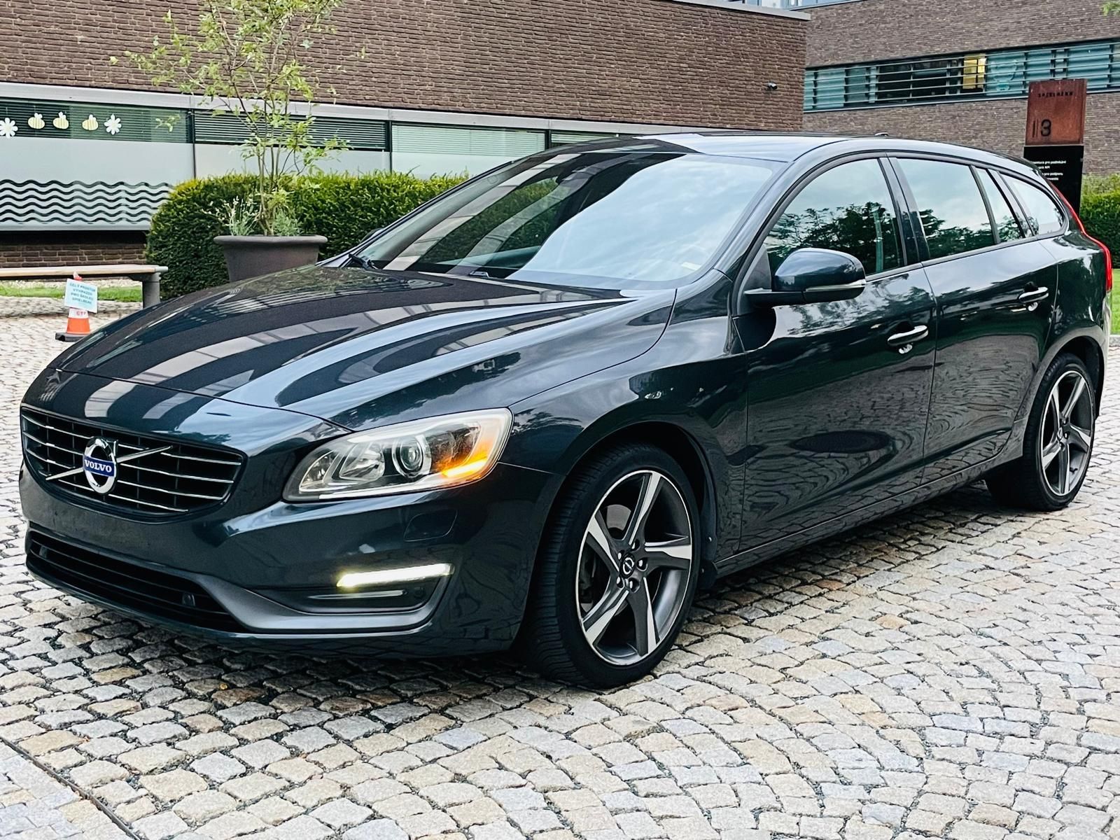 Volvo V60, 2.0D3 5V AUT VÝHŘEV SERVISKA - fotka 5