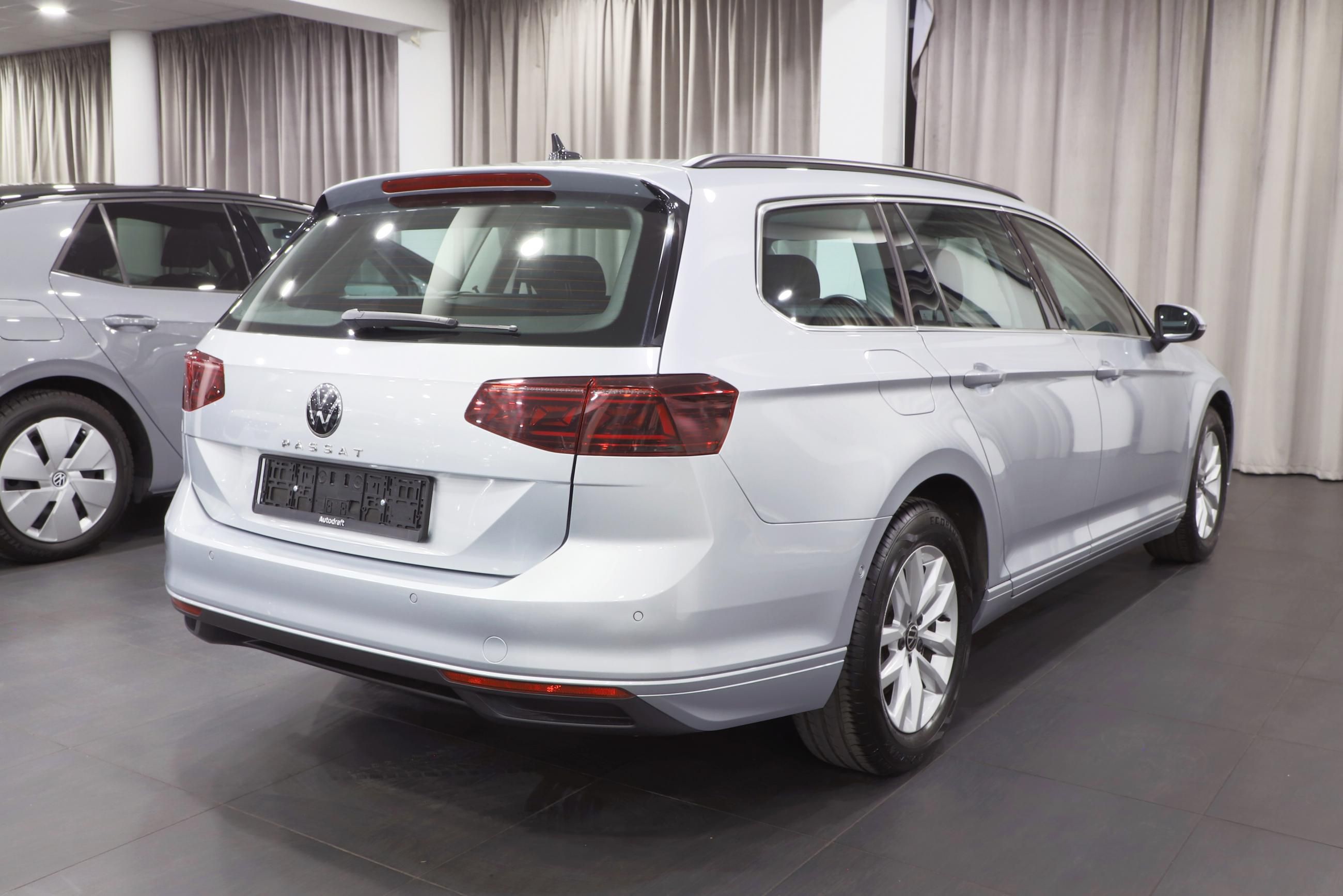 Volkswagen Passat, TDI 110kW DSG / Tažné / Matrix - fotka 3