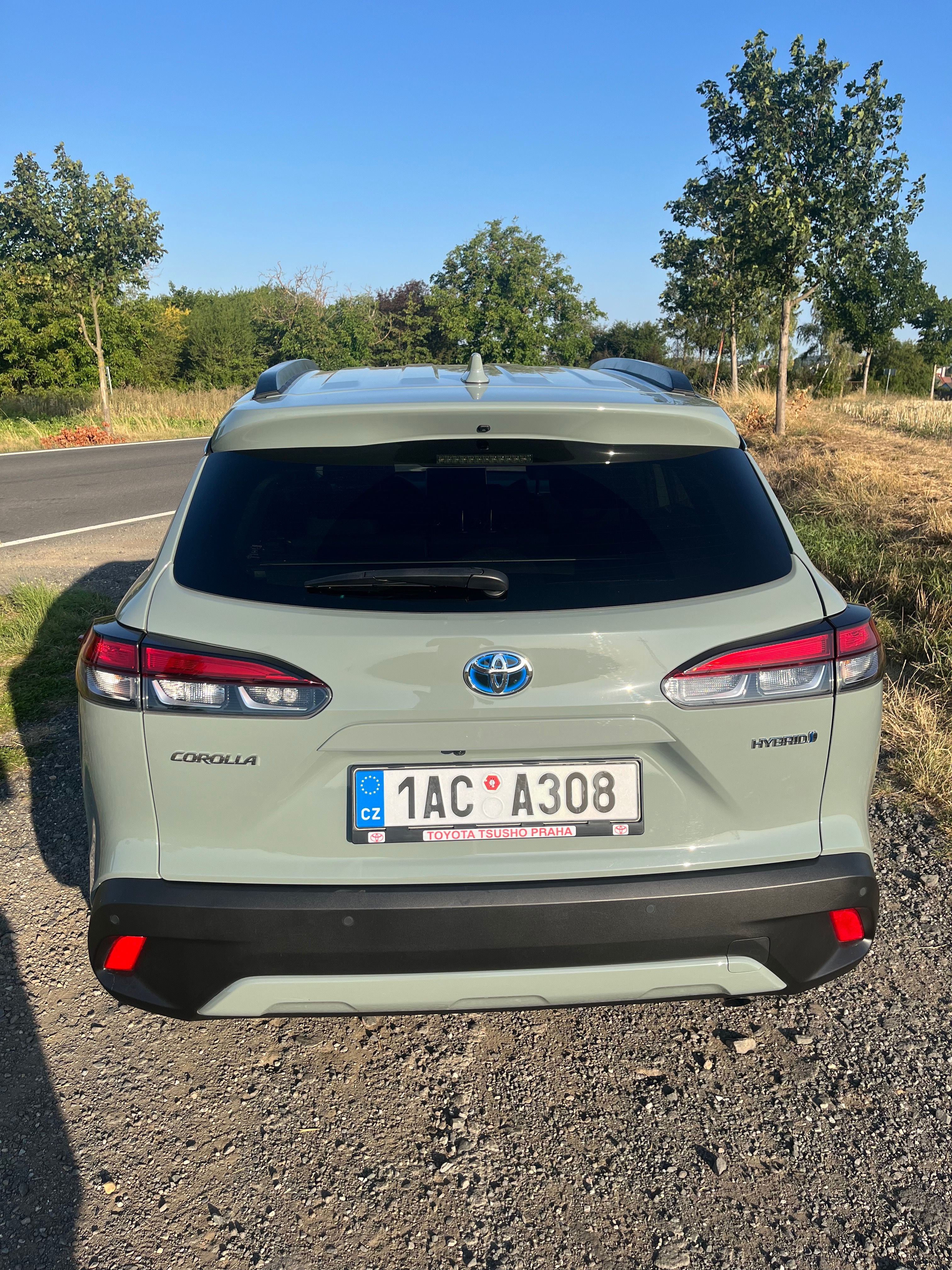 Toyota Corolla Cross, 2,0 HEV 197 k Style Tech - fotka 6