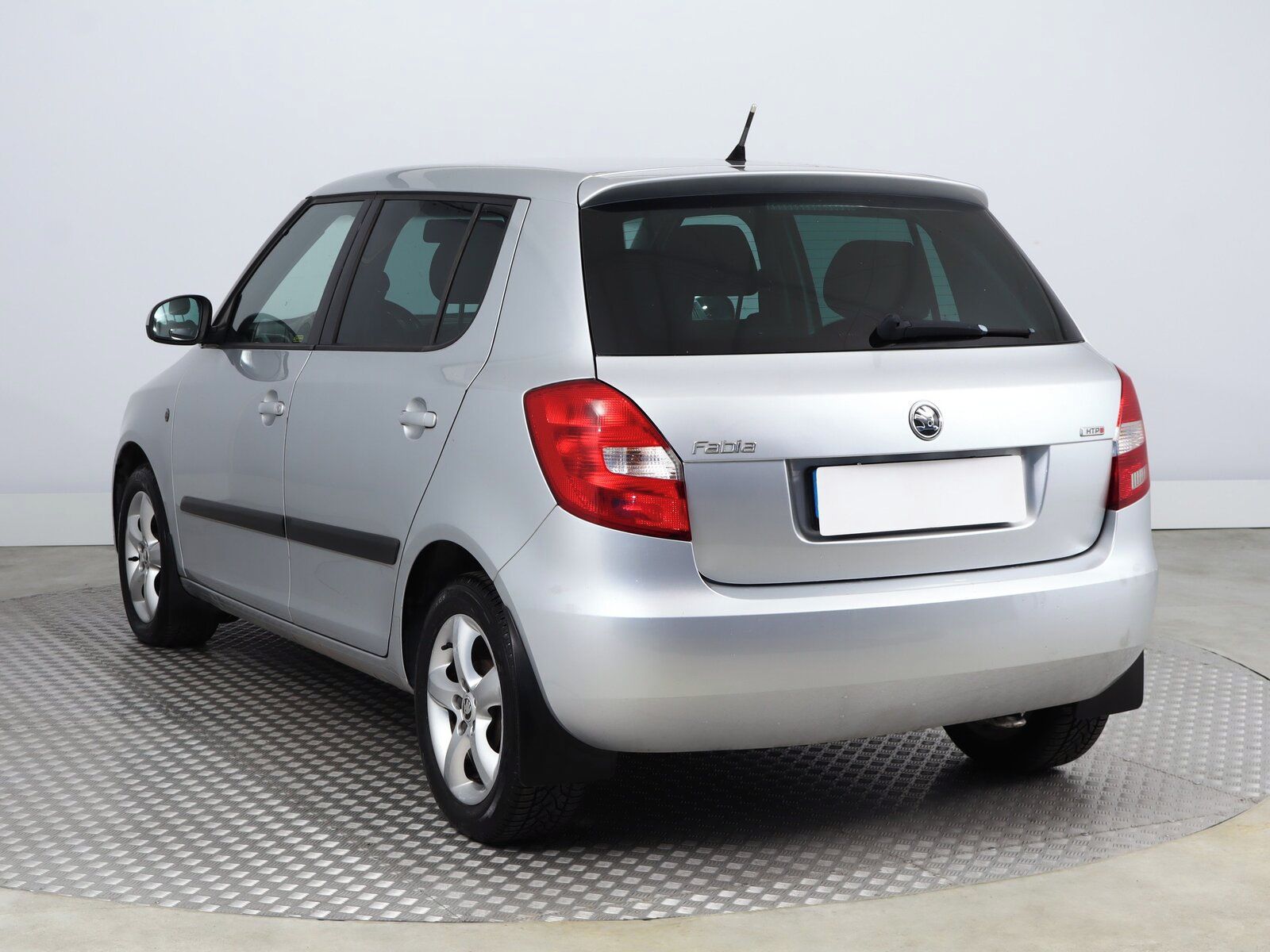 Škoda Fabia, 1.2 12V, po STK, jezdí výborně - fotka 4