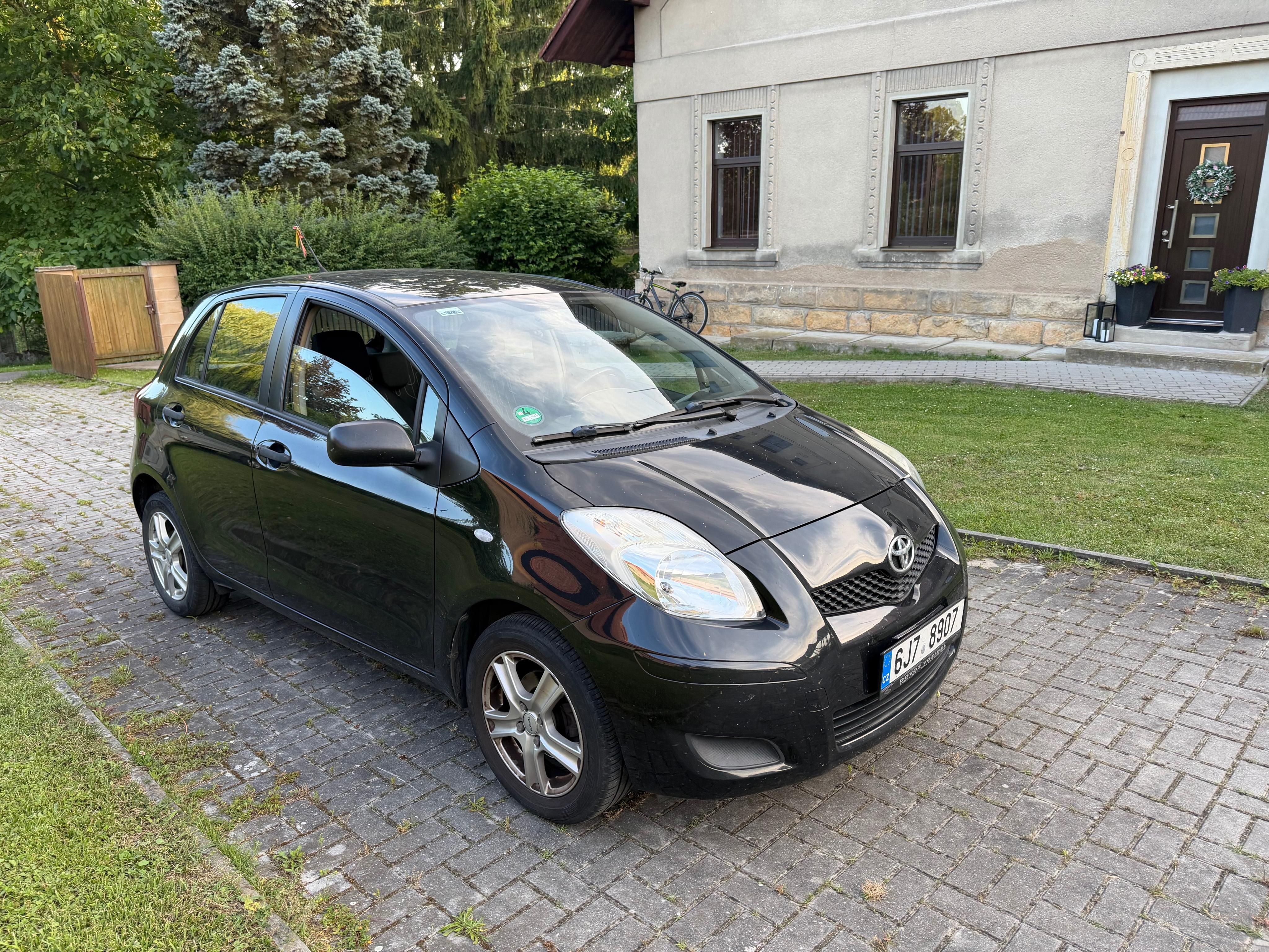 Toyota Yaris, 1,3i 74kw r.v 2010 - fotka 2