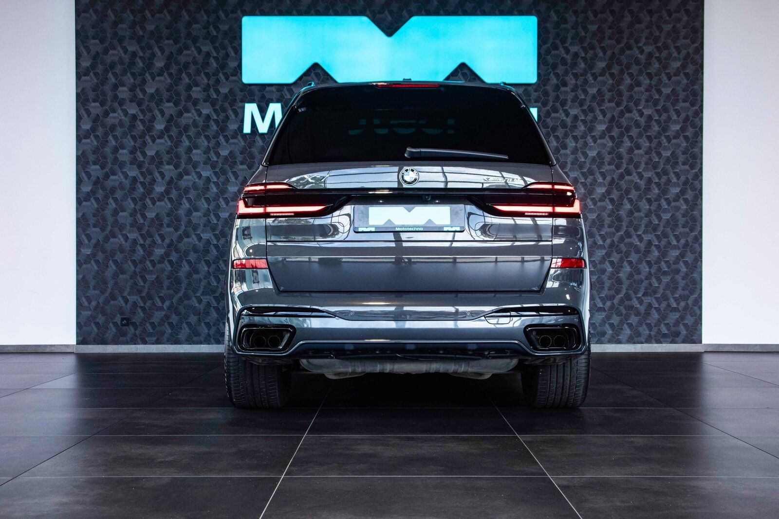 BMW X7, xDrive40i - fotka 4