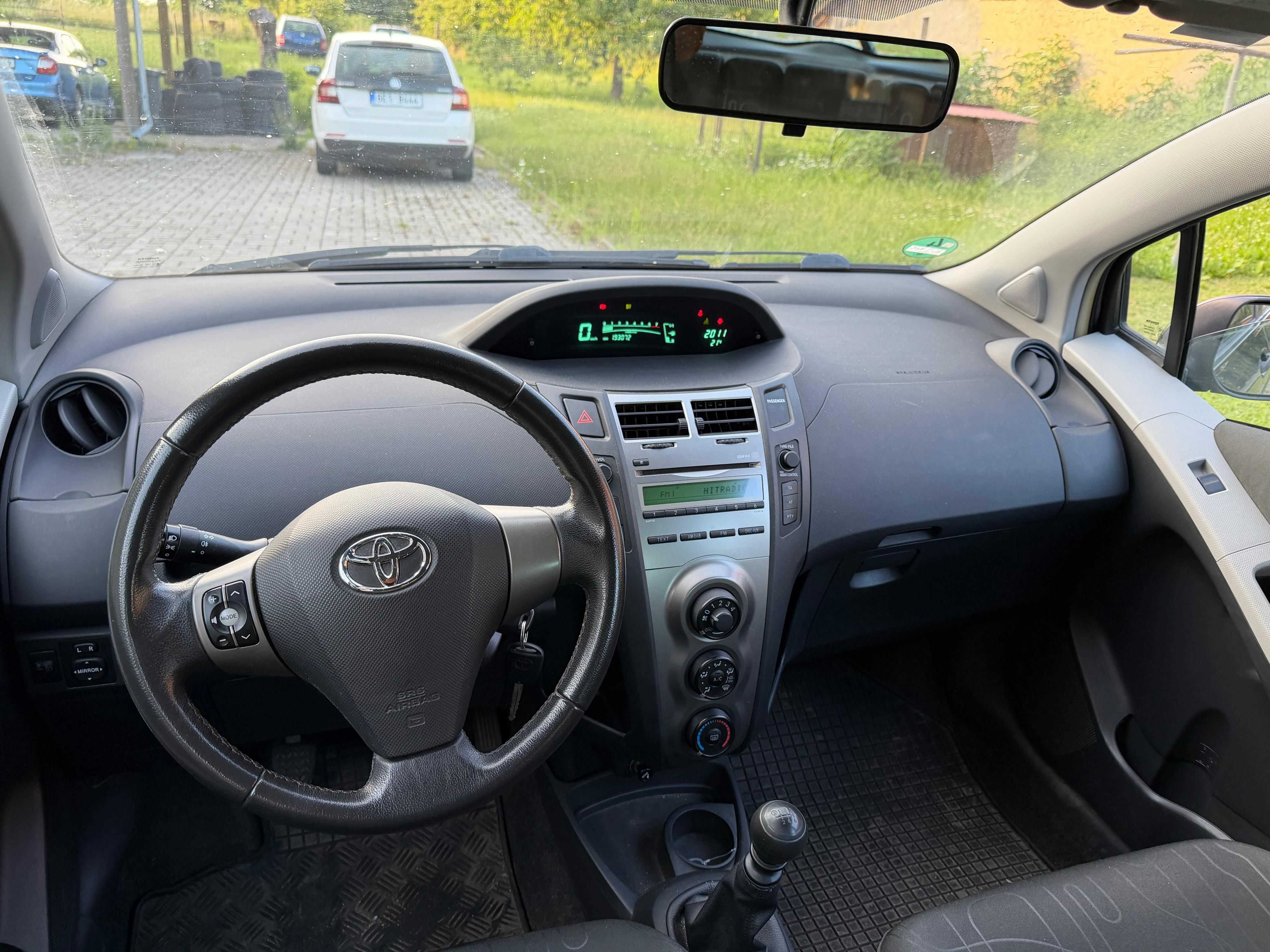 Toyota Yaris, 1,3i 74kw r.v 2010 - fotka 5