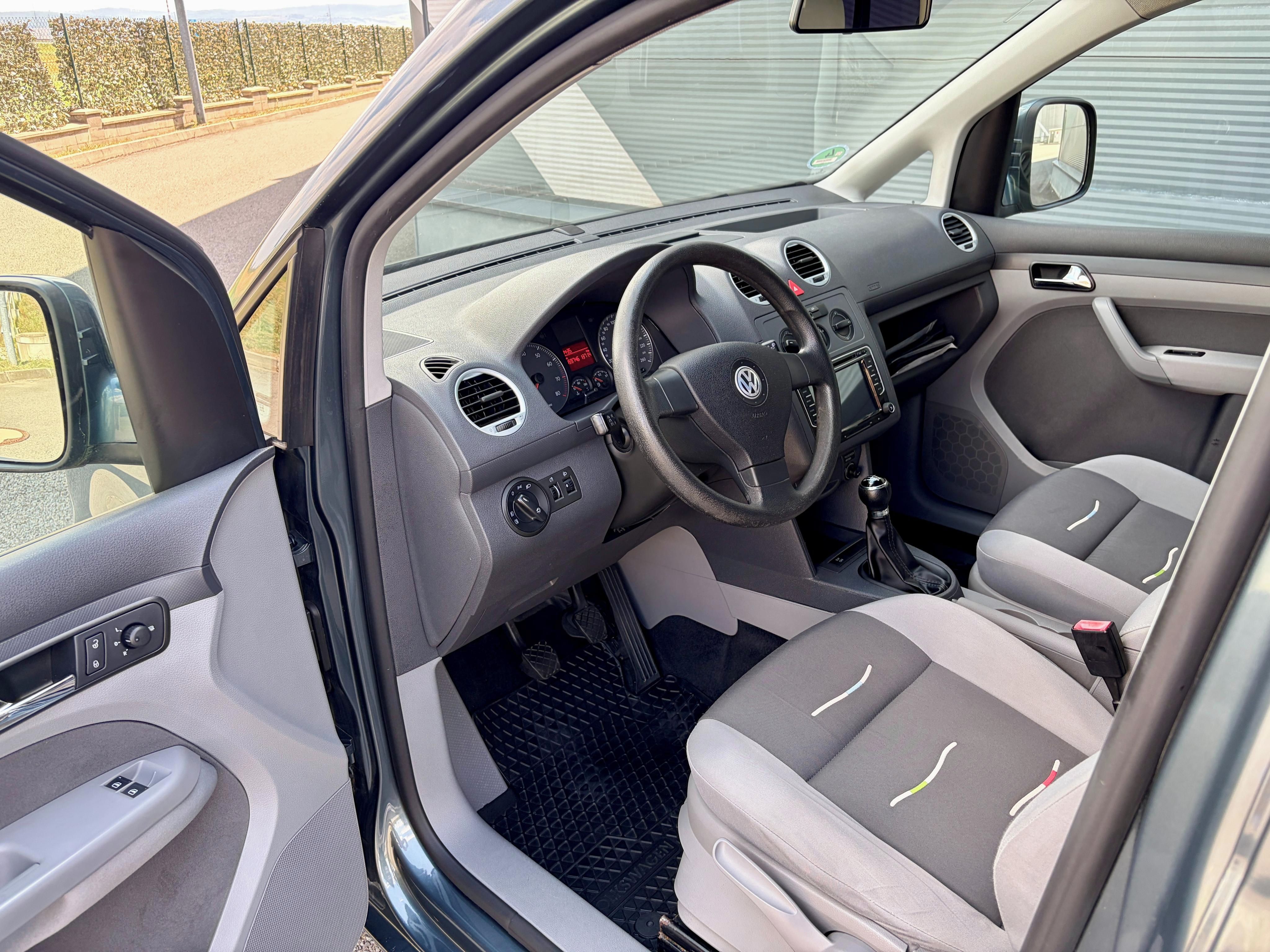 Volkswagen Caddy, 1.6i 75kW TAŽNÉ Bluetooth - fotka 5