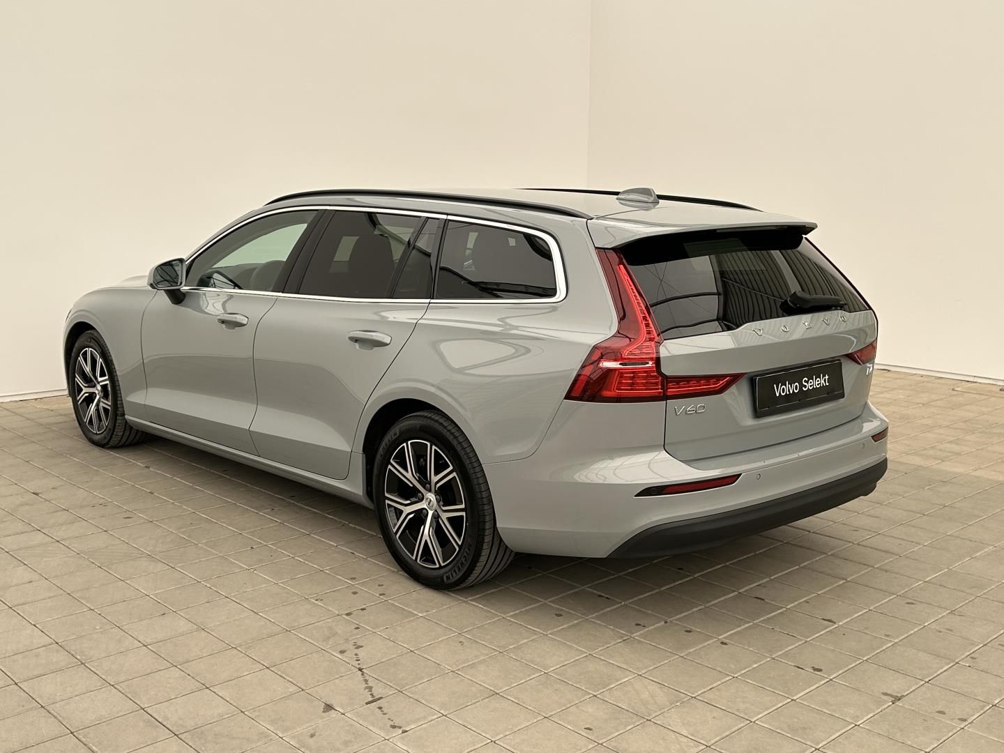 Volvo V60, 2.0B4 145kW Core - fotka 4