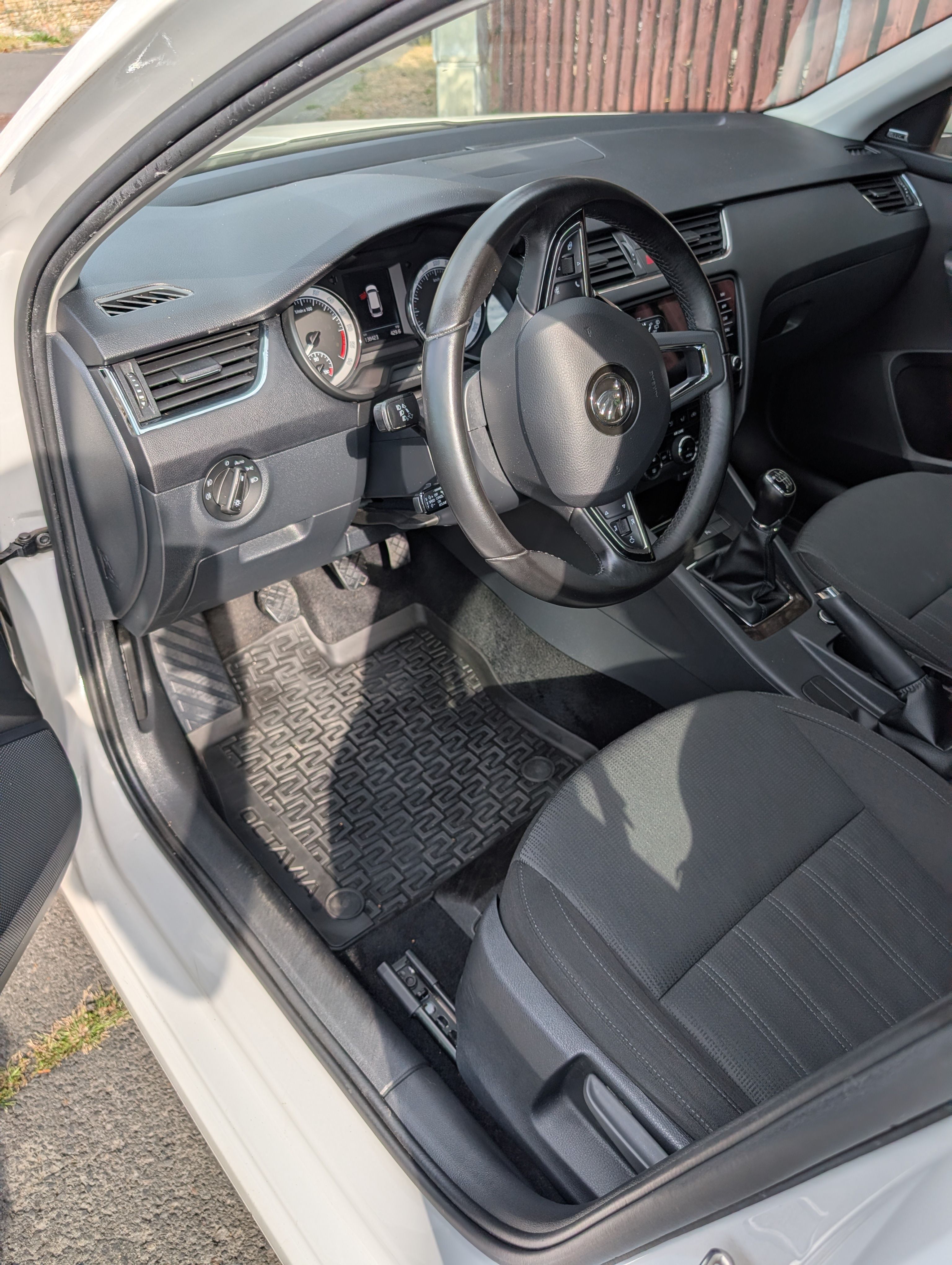 Škoda Octavia, 2.0 TDI - Style - fotka 6