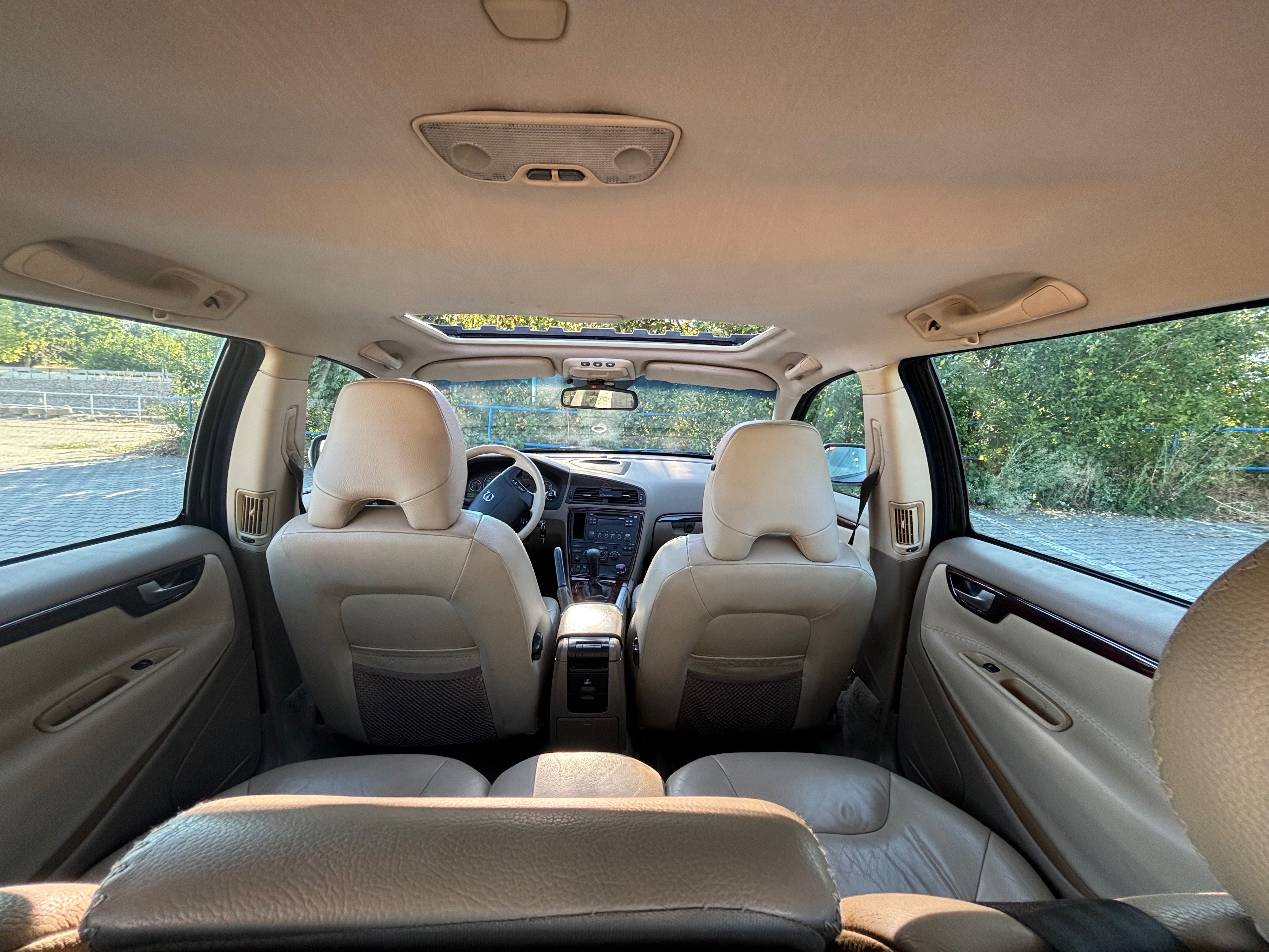 Volvo XC70, 2.4l diesel,136kW, manuál - fotka 2