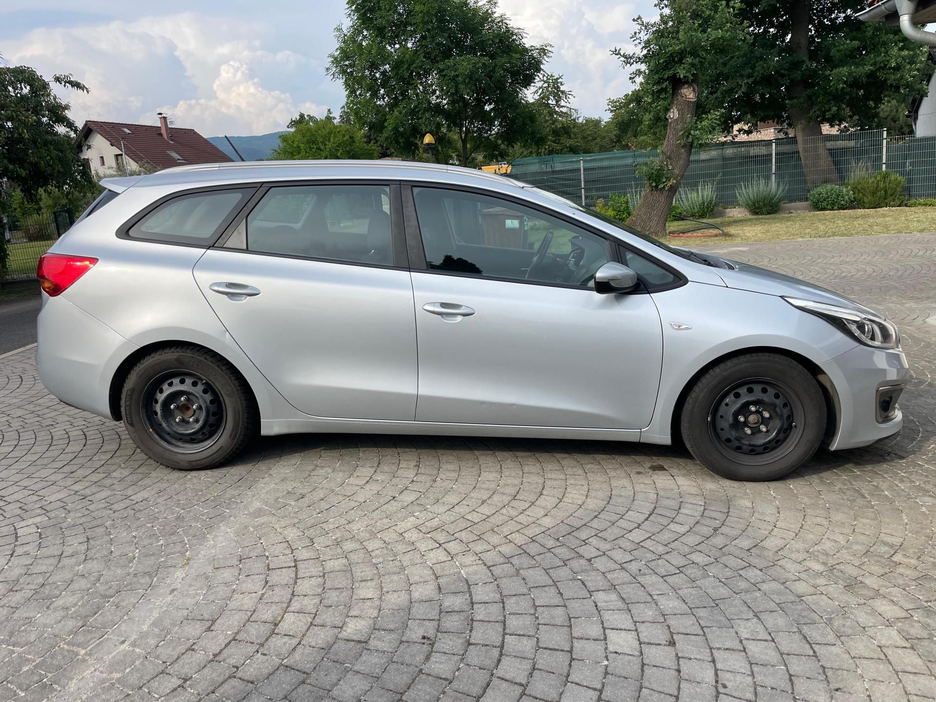 Kia Cee´d, 1,6 CRDi 100kW AUTOMAT - fotka 4