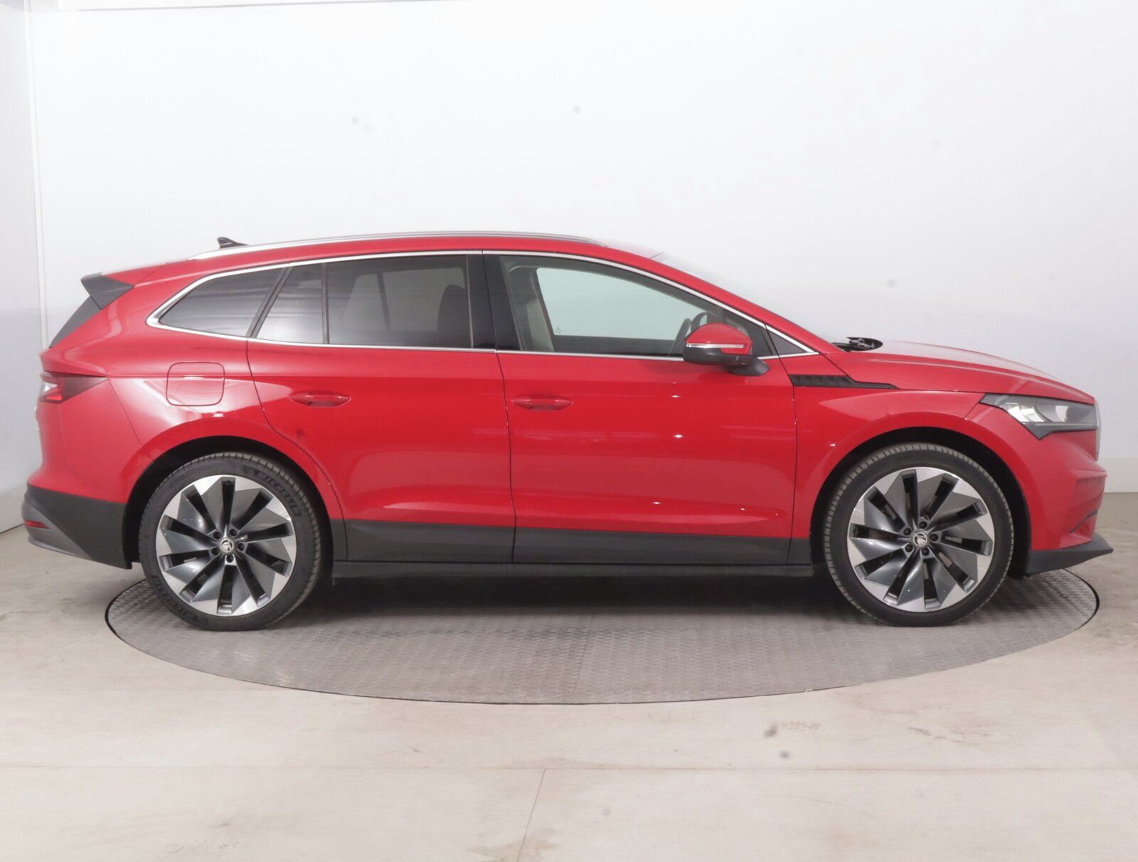 Škoda Enyaq iV, iV 80 (82 kWh), SoH 90% - fotka 6