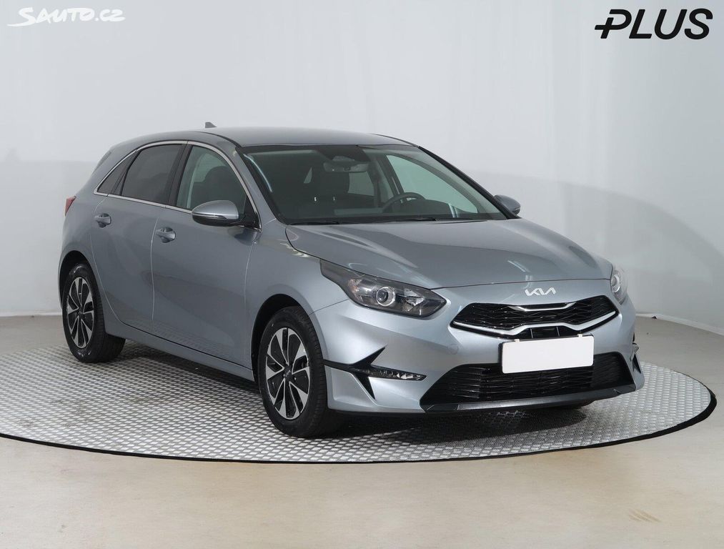 Kia Cee´d, 1.5 T-GDI, Gold, Serv.kniha