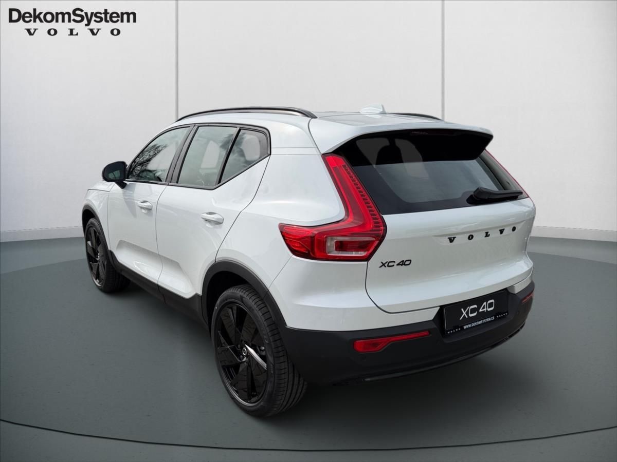 Volvo XC40, 2,0 Plus B3 Black Edition 3760 - fotka 4