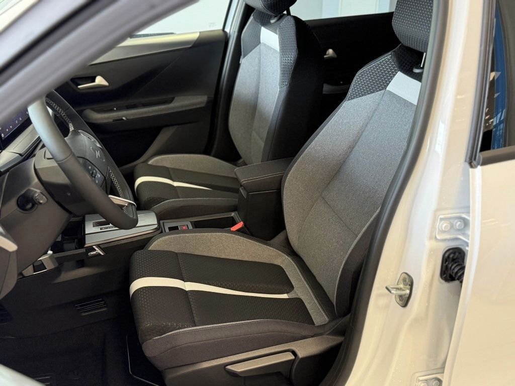 Opel Frontera, GS Hybrid 81 kW eDCT6 - fotka 6