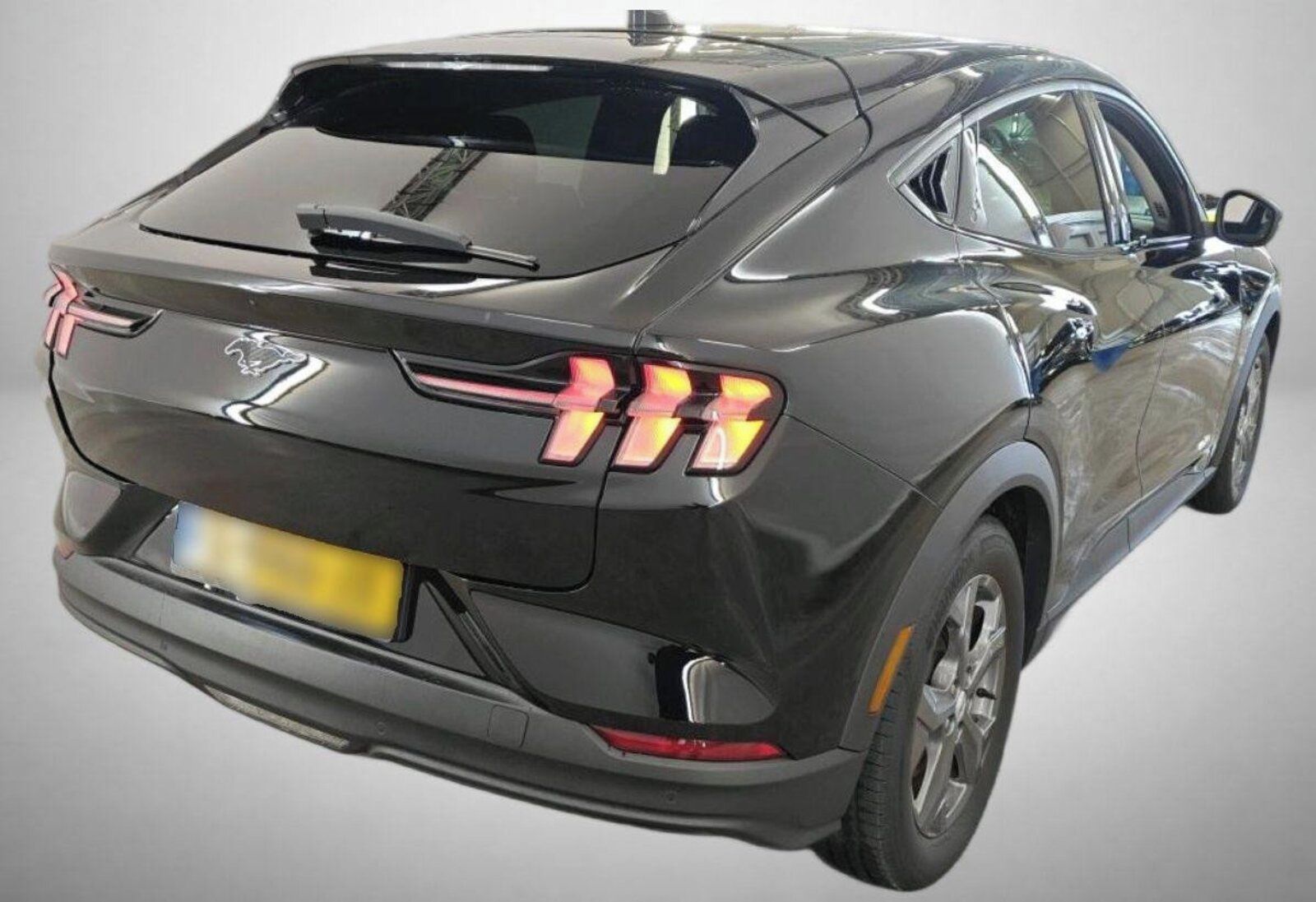 Ford Mustang Mach-E, Standard Range RWD, Automat - fotka 2
