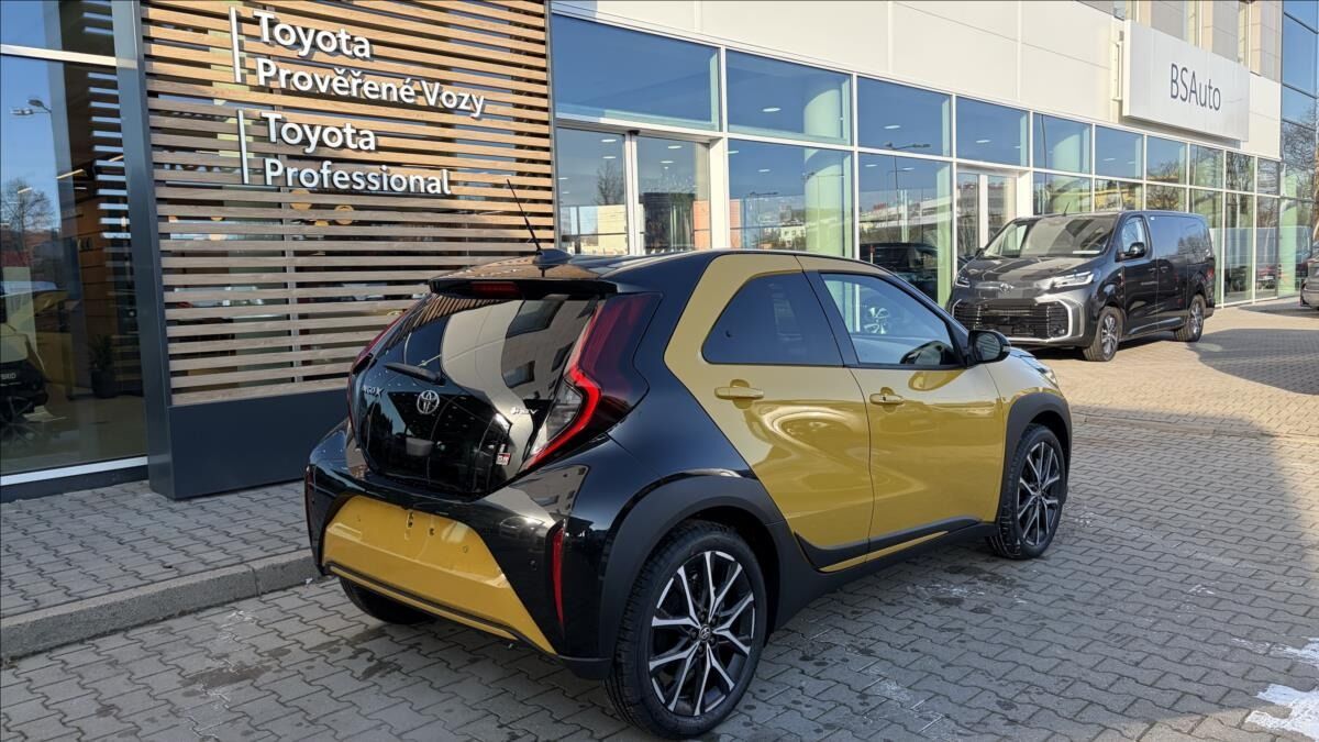 Toyota Aygo, 1,5   1.5 hybrid GR Sport 85 - fotka 5